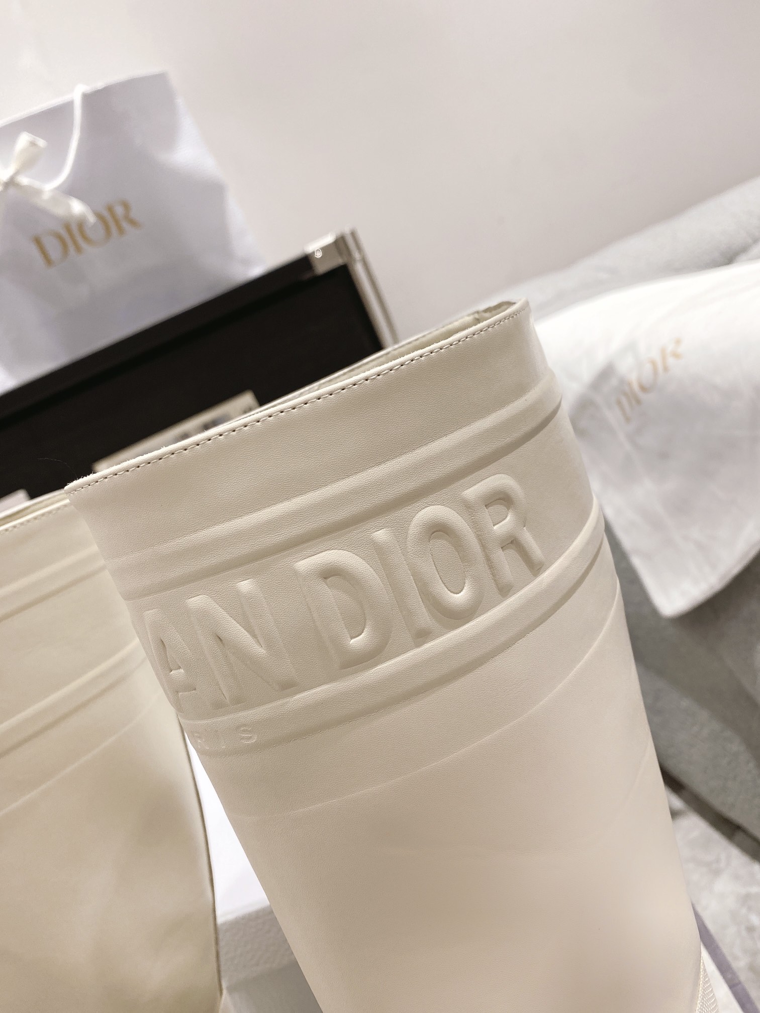 Luxury Dior Leather Sneakers with Original Details, Various Sizes and Prices - 图片 6