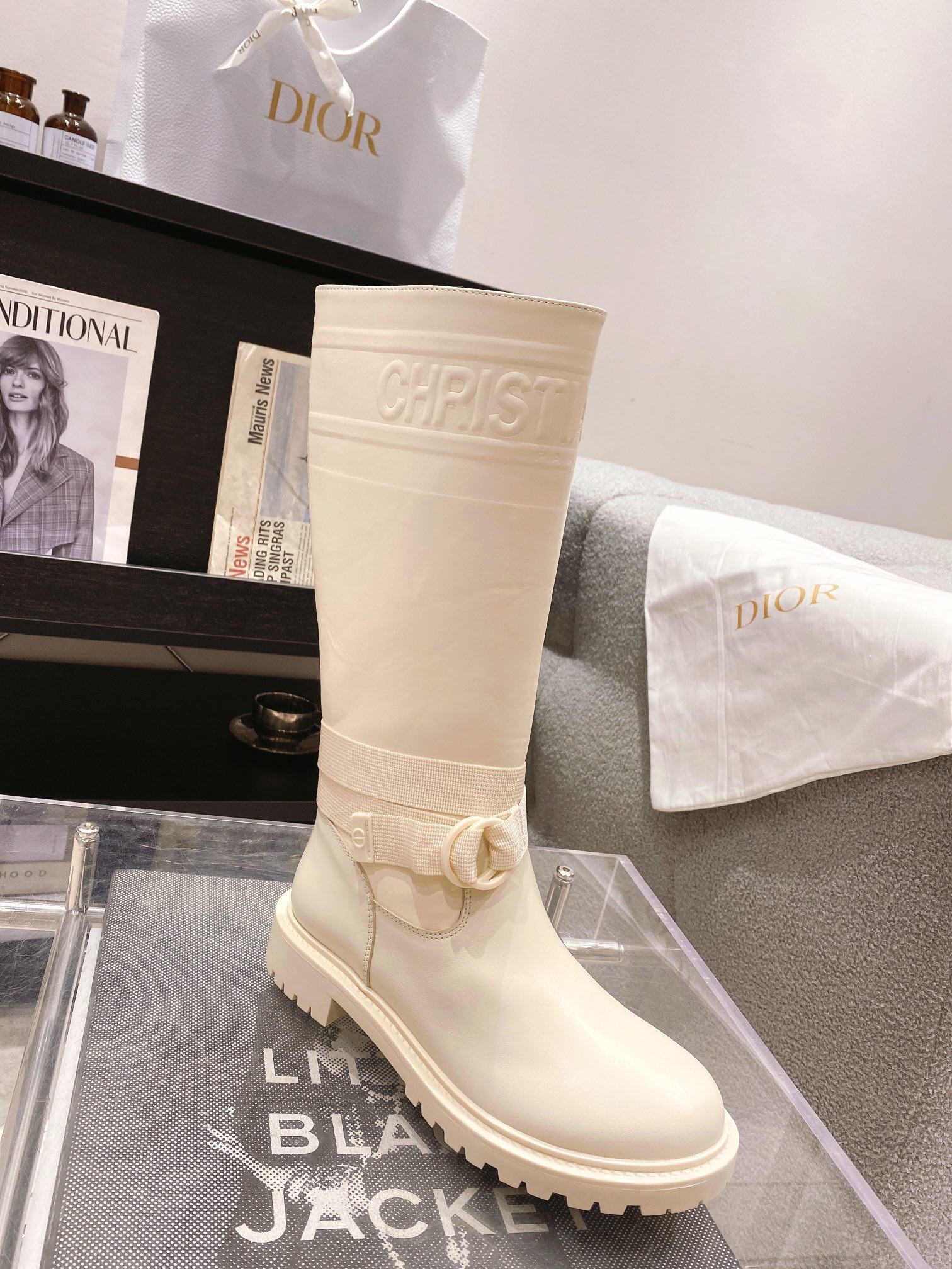 Luxury Dior Leather Sneakers with Original Details, Various Sizes and Prices - 图片 2
