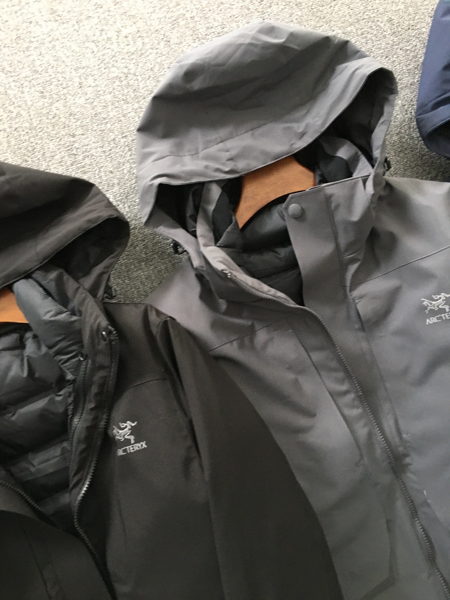 On technical shell jackets, the hook-and-loop collar tabs tuck directly - Comprehensive 5