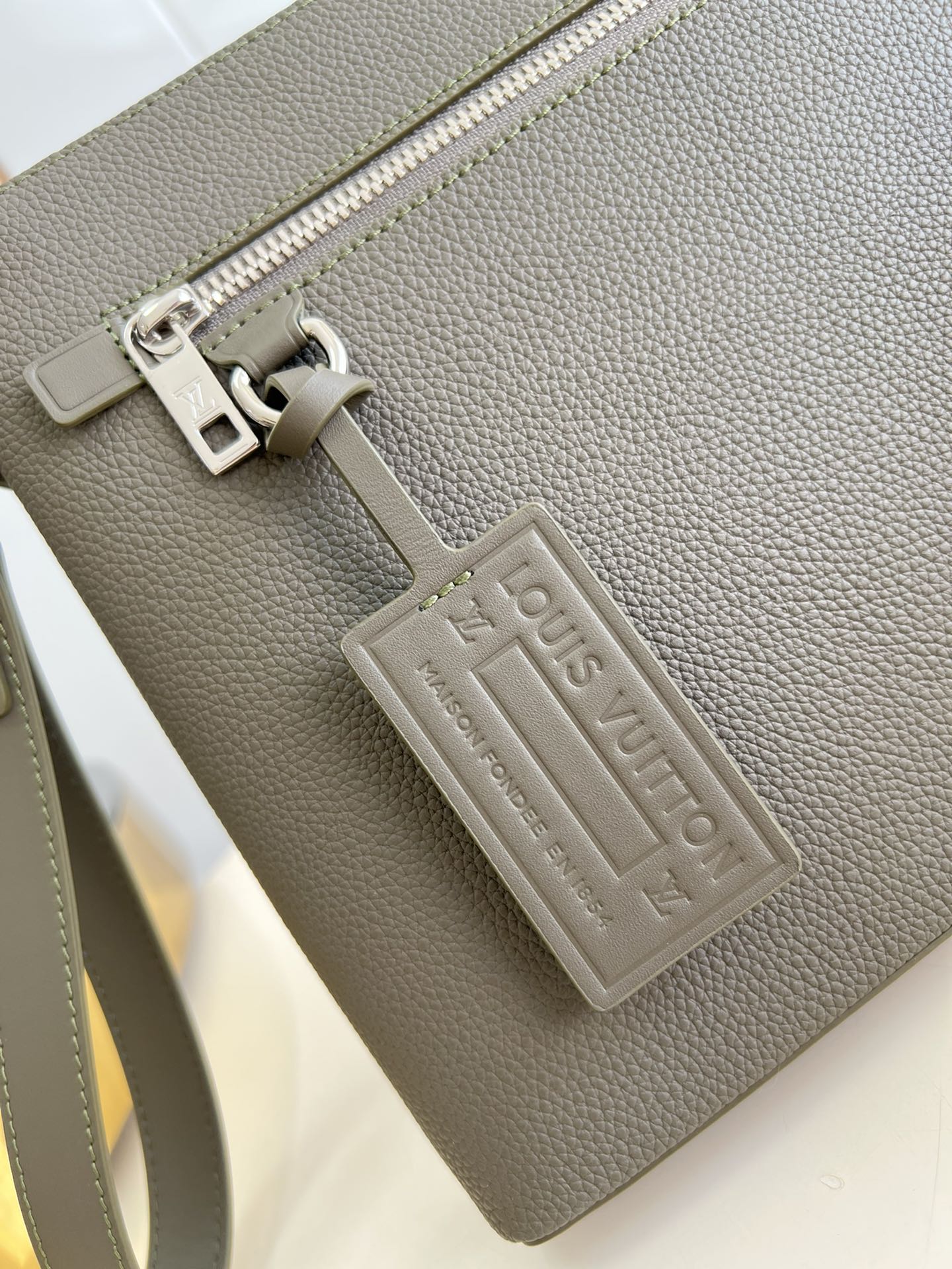 Louis Vuitton Haute Couture Classic Luxury Handbag Shoulder Crossbody 3