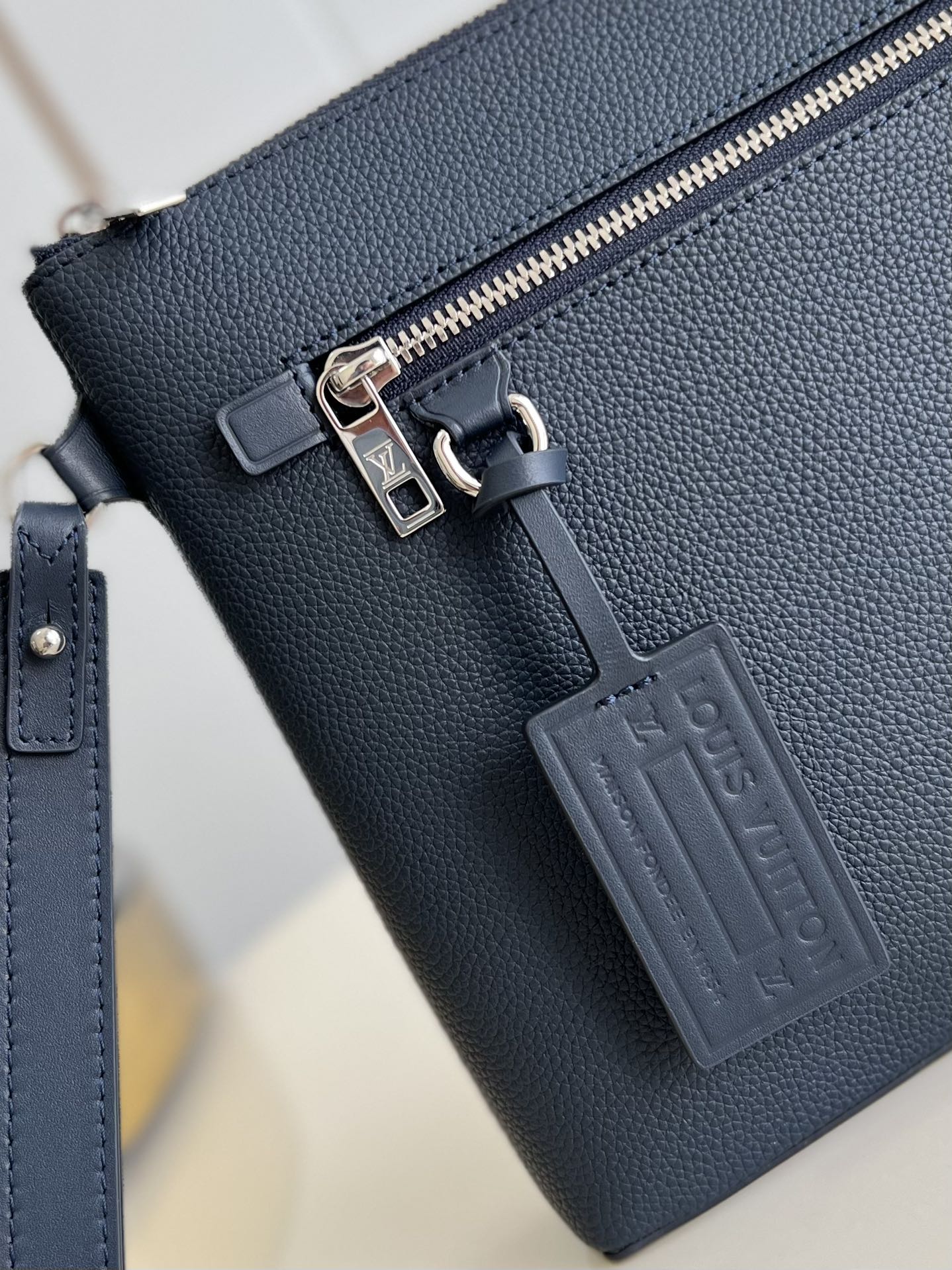 Louis Vuitton Haute Couture Classic Luxury Handbag Shoulder Crossbody 4