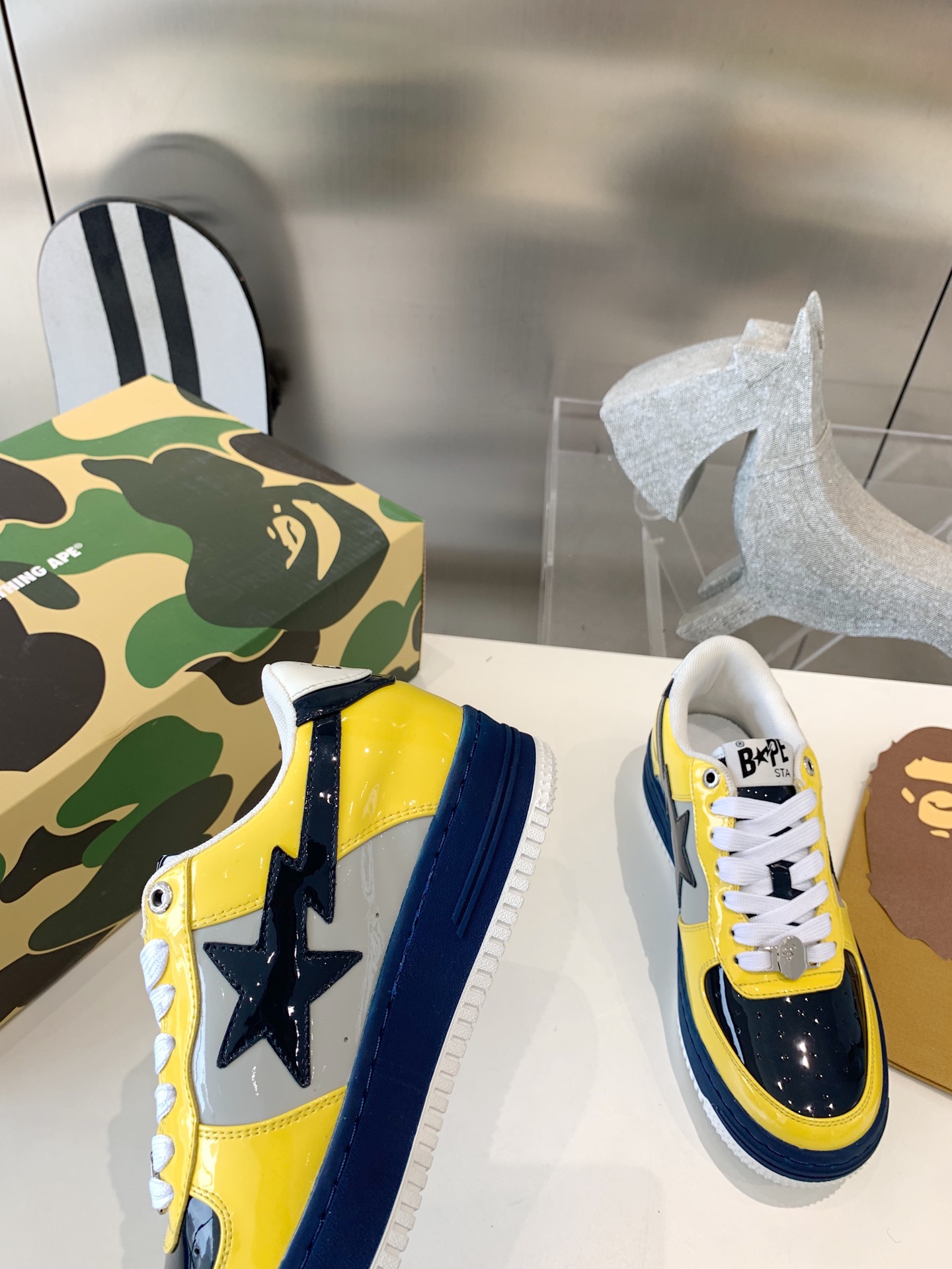 BAPE STATM Sneakers: Retro Style, Iconic Colors, Custom Design, Star Recognition Symbol - 图片 3