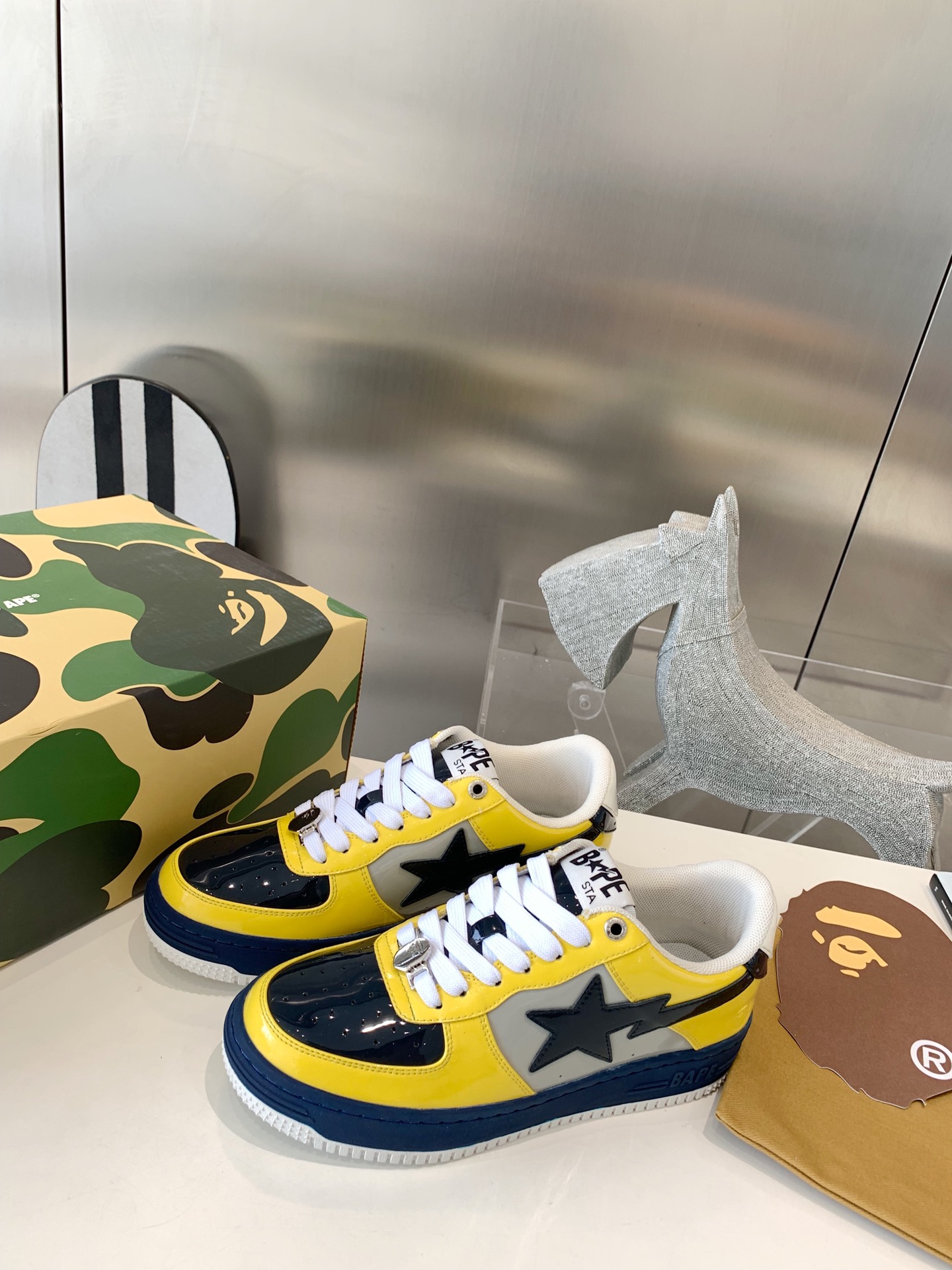 BAPE STATM Sneakers: Retro Style, Iconic Colors, Custom Design, Star Recognition Symbol - 图片 2
