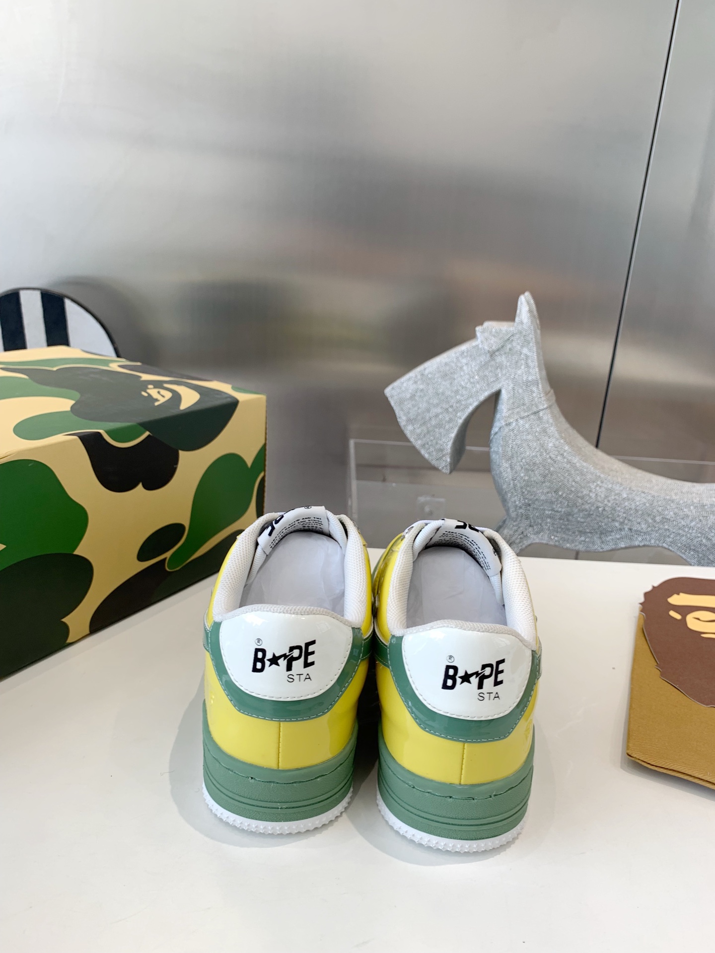 BAPE STATM Sneakers: Classic Style with Iconic Color and Retro Texture - 图片 8