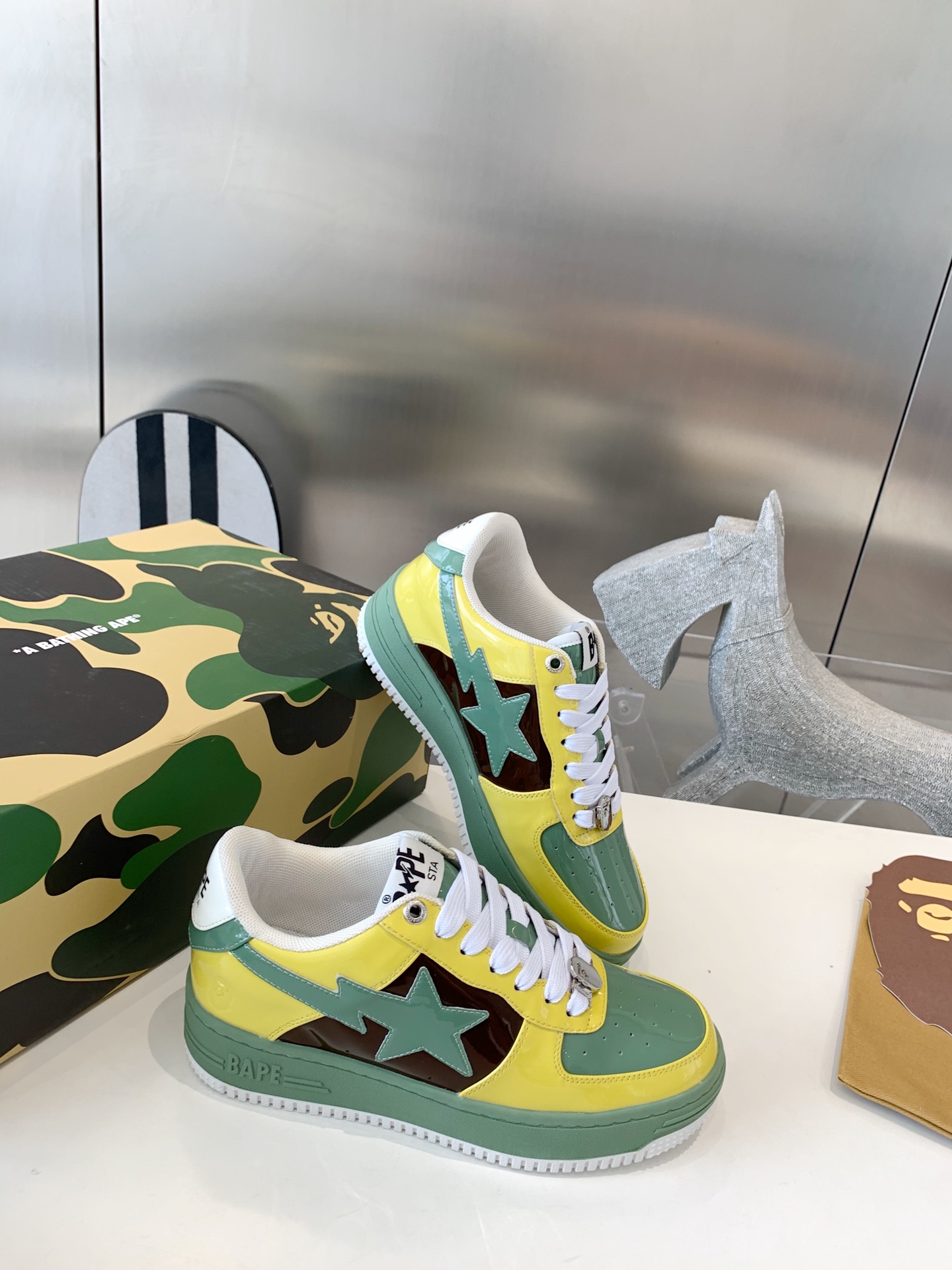 BAPE STATM Sneakers: Classic Style with Iconic Color and Retro Texture - 图片 7