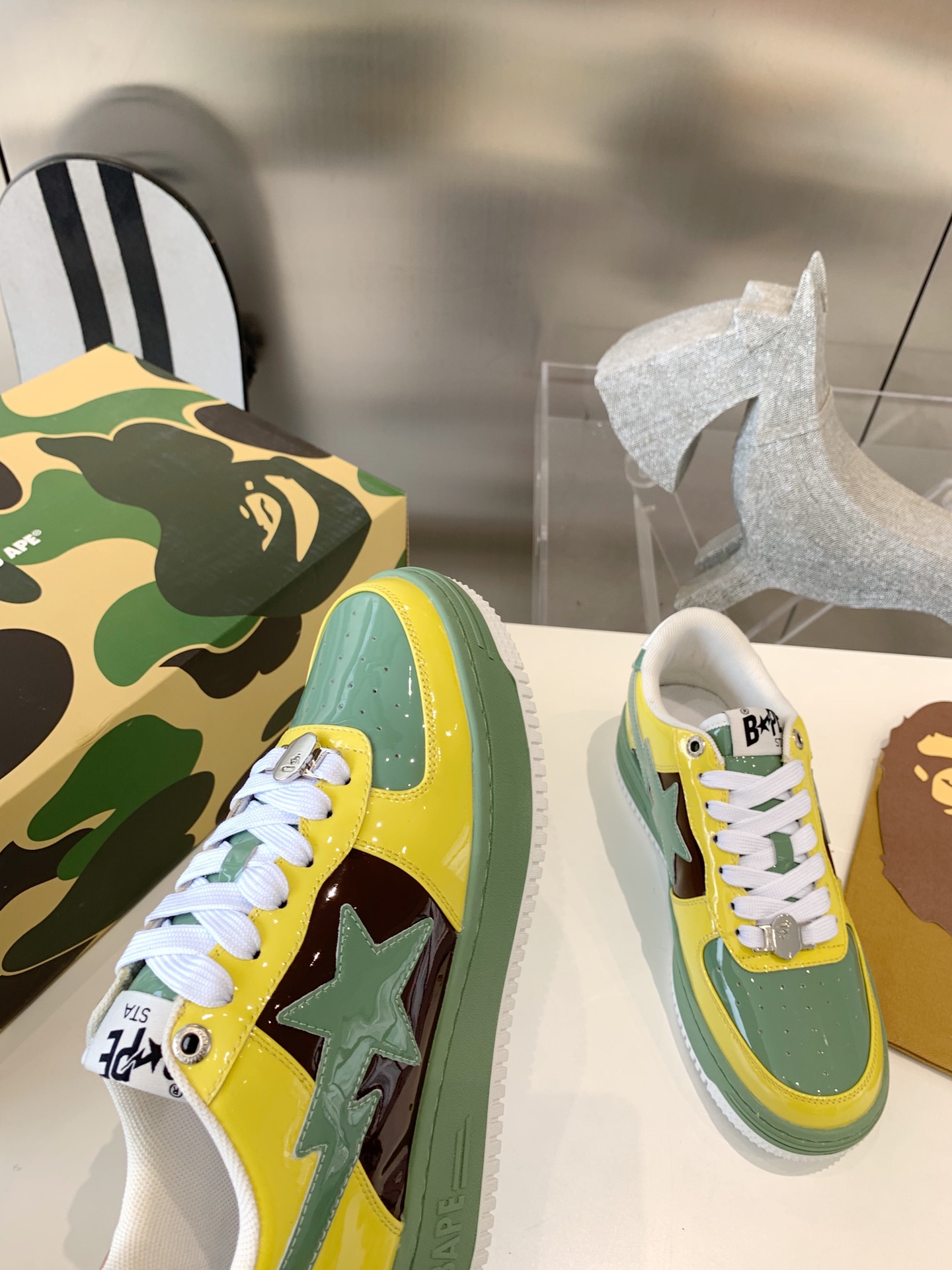 BAPE STATM Sneakers: Classic Style with Iconic Color and Retro Texture - 图片 6