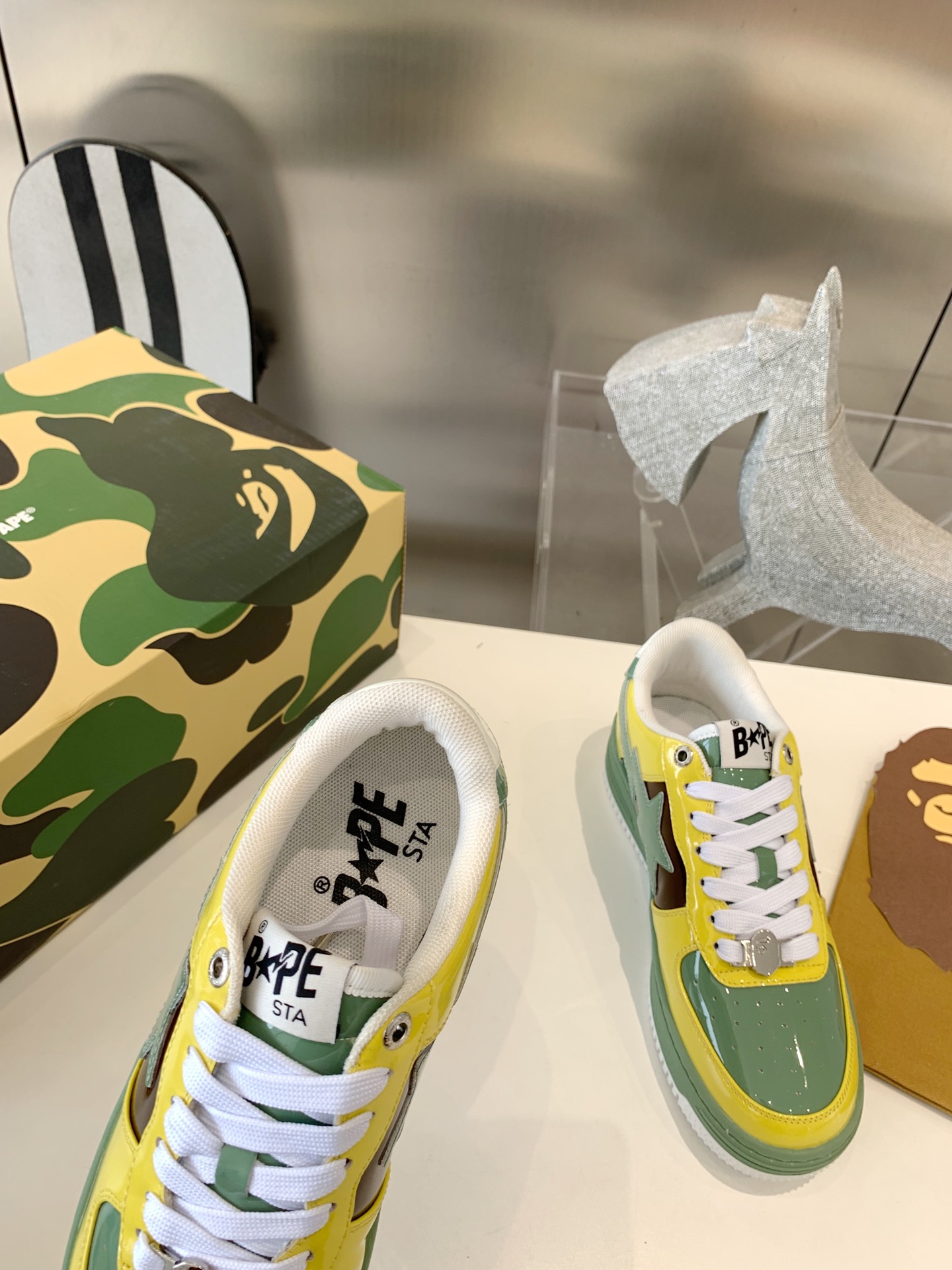 BAPE STATM Sneakers: Classic Style with Iconic Color and Retro Texture - 图片 4