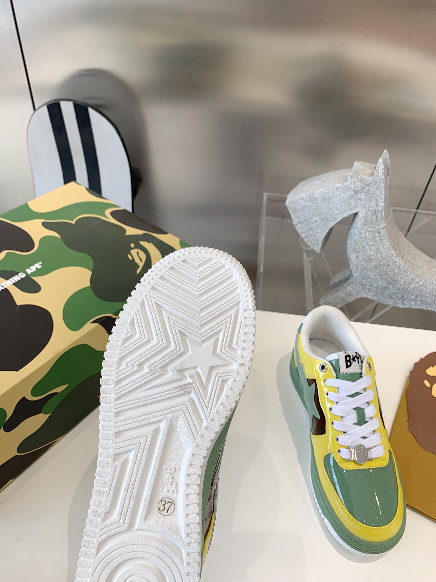 BAPE STATM Sneakers: Classic Style with Iconic Color and Retro Texture - 图片 5