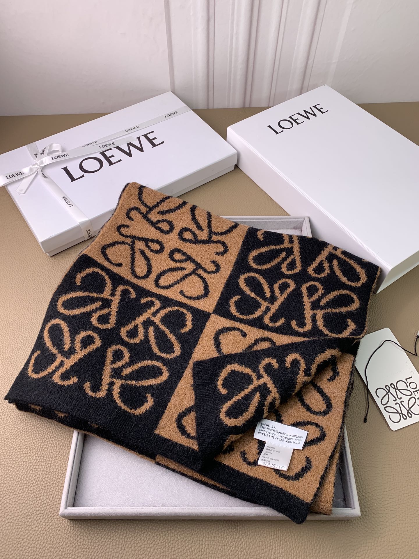 loewe新款针织围巾！低调的奢侈感极品柔美精英高手级别的时髦感围巾！这款loewe羊绒提花围巾越看越爱