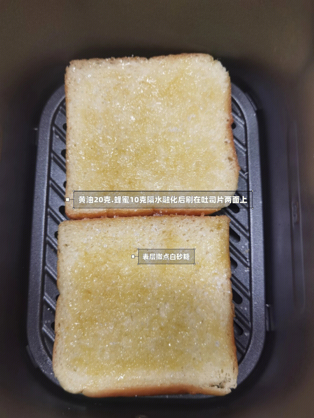 🍕摩飞双仓空气炸锅

我的美食日记 #笔记灵感 
李佳琦大力推荐的双仓空气炸锅也太好用了吧！
早上匆忙来不及准备早餐？那你需要这个双仓空气炸锅，十几分钟就能把早餐准备好。特别方便。
@摩飞MORPHY RICHARDS 这台双仓空气炸锅的功能非常强大，它的加热方式是3D旋风底盘＋双导风系统，720度立体高速加热，所以不容易出现外焦里生的尴尬情况， 还可以透过它这个透明可视窗去查看食材的烹饪情况，烤制中途可以随意抽拉出来加食材。
