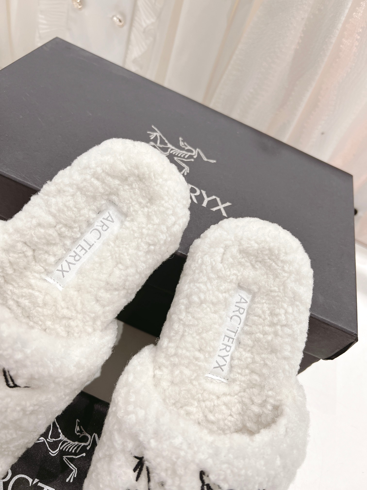 High-Quality Original Bird Wool Slippers for Fall and Winter Photoshoots - 图片 6