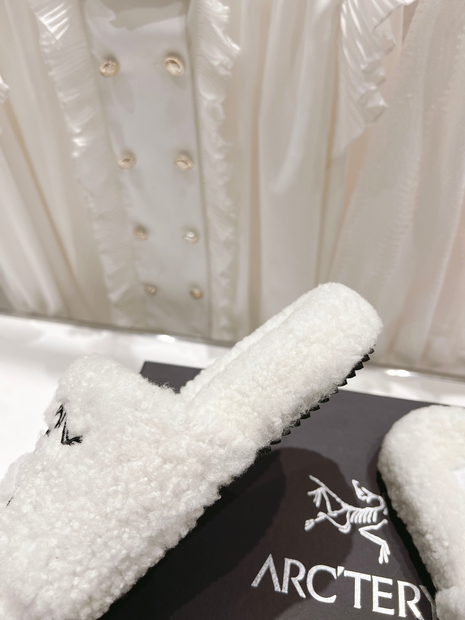 High-Quality Original Bird Wool Slippers for Fall and Winter Photoshoots - 图片 8