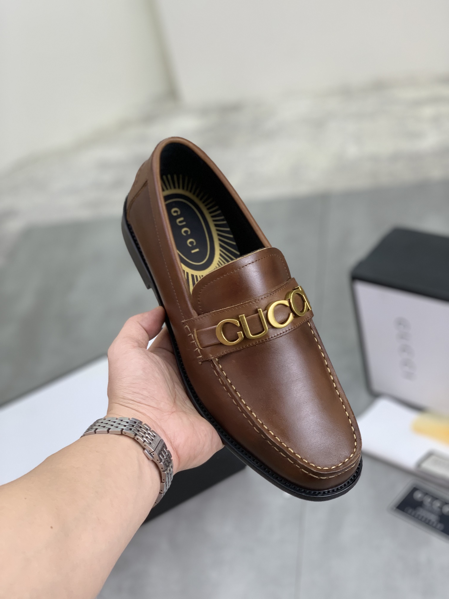 NO:745919,[Real price] Water-dyed cow leather [Gucci] GUCCI high-end men's formal business leather shoes, original order 11 authentic goods!  Original imported high-end calfskin, original metal buckle, imported first-layer cowhide inner pads, original outsole, men's shoe size 38-45, black or brown optional, gucci, cowhide19860909【实价】 水染牛里【古奇】GUCCI高端男士正装商务皮鞋,原单11正品货！原版进口高端小牛皮,原版金属饰扣,进口头层牛皮内里垫脚 原版大底,男鞋码数38-45 黑色 棕色可选,,gucci,cowhide,Men's shoes
