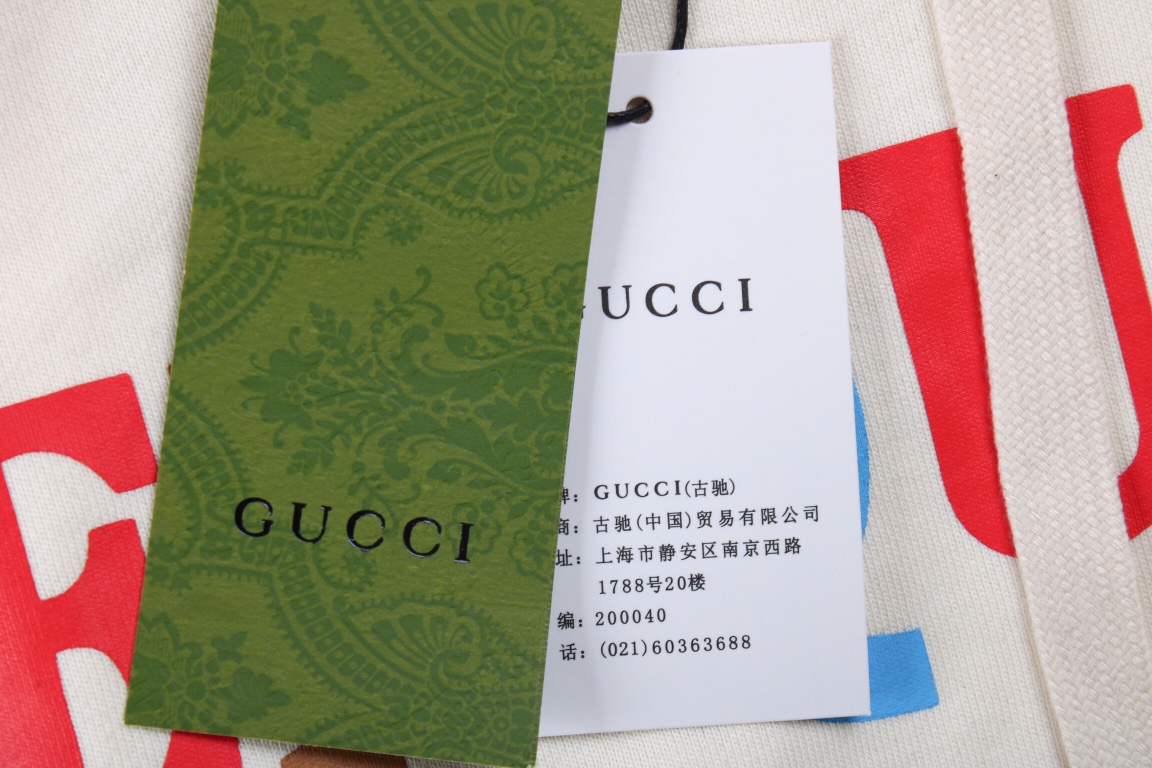 240 Gucci/古驰 22Fw 彩色字母后背人像连帽卫衣