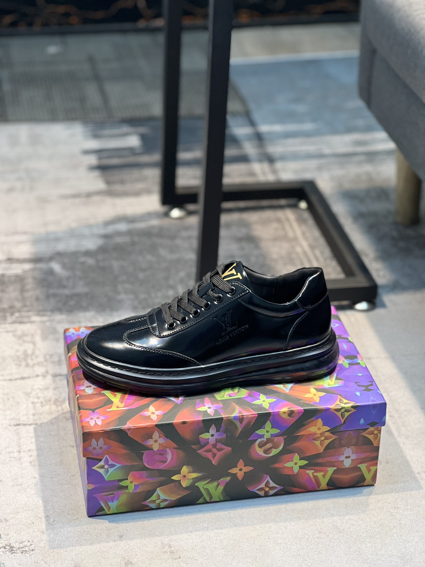 [LV Louis Vuitton] nuevos zapatos casuales de los hombres. Estilo de gran marca, maestros europeos y