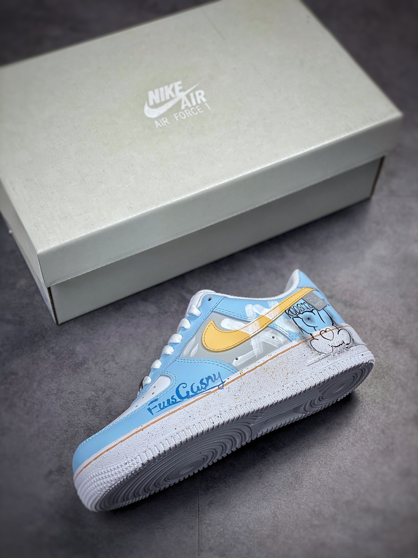 Nike Air Force 1 Low 07 涂鸦熊 DD8959-100 Nike Air Force 1 Low 07 涂鸦熊 DD8959-100