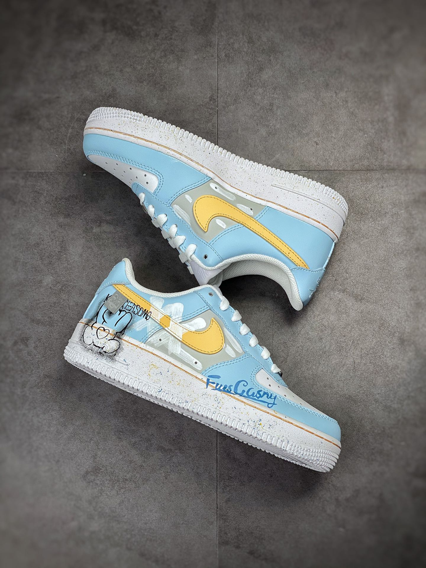Nike Air Force 1 Low 07 涂鸦熊 DD8959-100 Nike Air Force 1 Low 07 涂鸦熊 DD8959-100