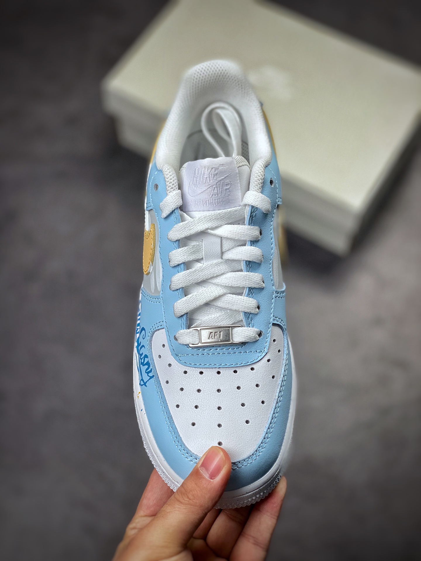 Nike Air Force 1 Low 07 涂鸦熊 DD8959-100 Nike Air Force 1 Low 07 涂鸦熊 DD8959-100