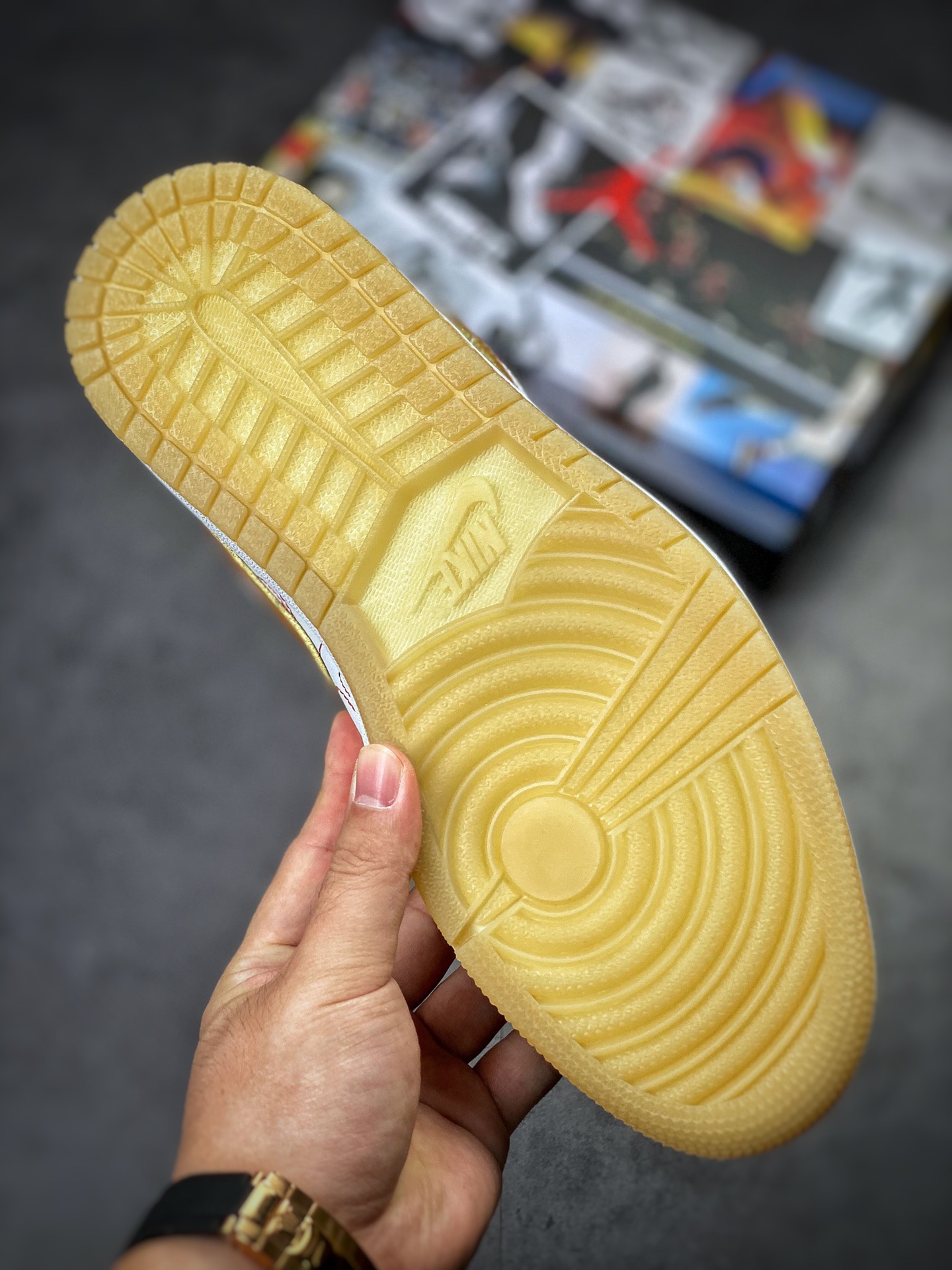 Air Jordan 1 Mid 2022 White Red Festive DV0576-176-Top High Quatity Cheap Sneakers Fashion Clothing Clothes Bags handbags Shoes of all Brand wholesale With The best Quality And Beautiful Price from China Factory Chinese suppliers wholesaler seller Air Jordan 1 Mid 2022 White Red Festive DV0576-176
