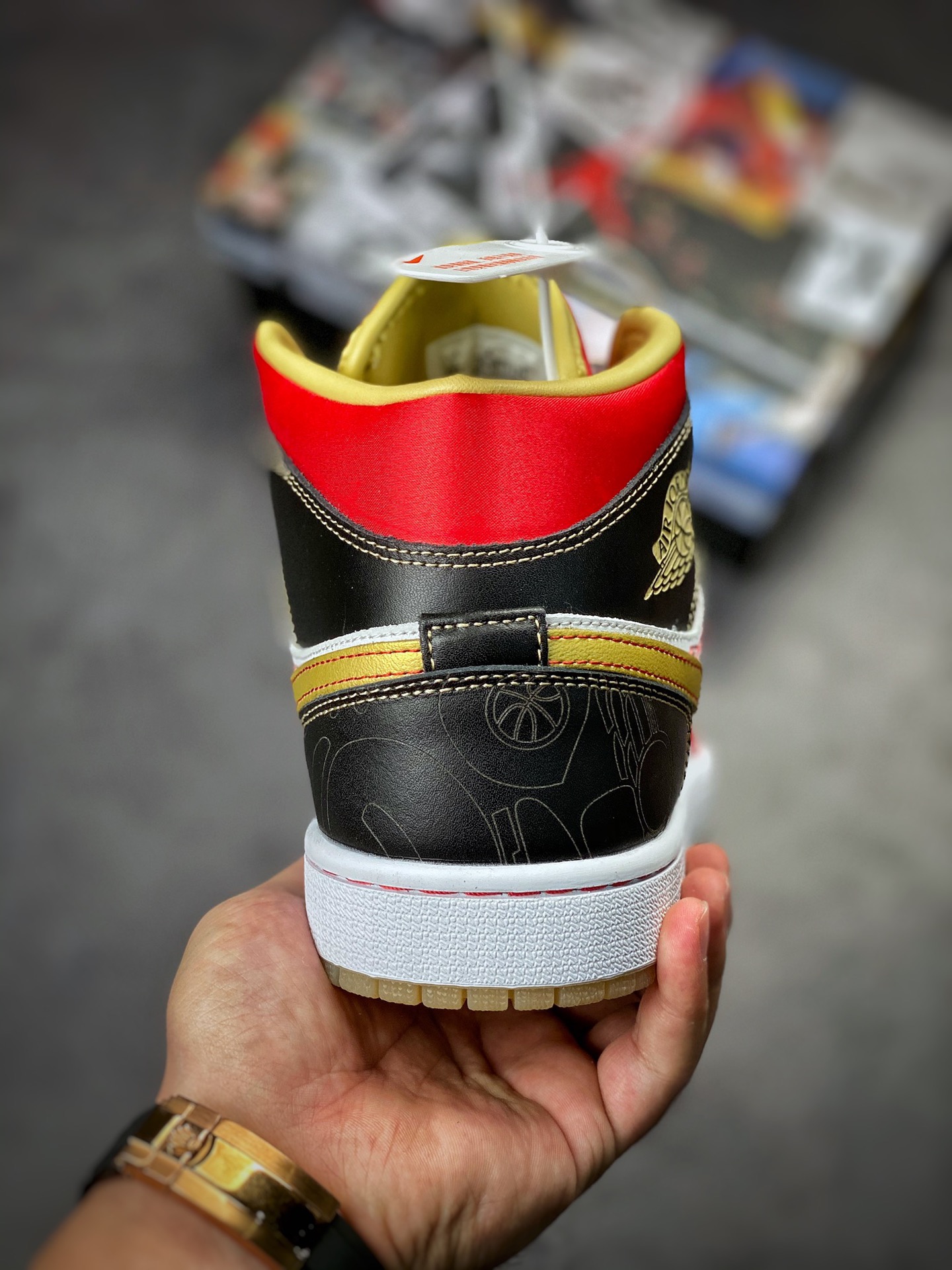 Air Jordan 1 Mid 2022 White Red Festive DV0576-176-Top High Quatity Cheap Sneakers Fashion Clothing Clothes Bags handbags Shoes of all Brand wholesale With The best Quality And Beautiful Price from China Factory Chinese suppliers wholesaler seller Air Jordan 1 Mid 2022 White Red Festive DV0576-176