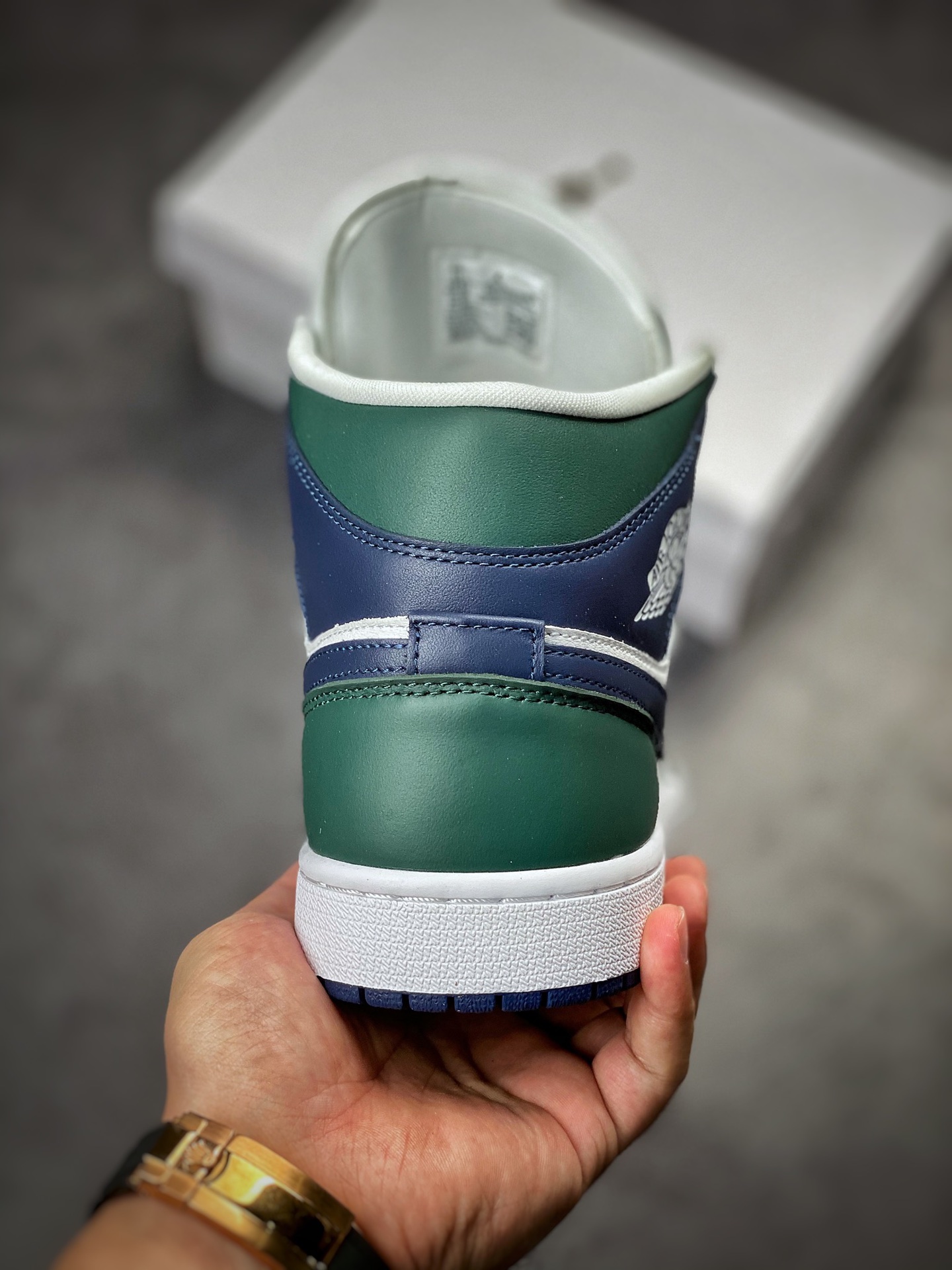 260 原装裸鞋级 市面最高工艺产物 Air Jordan 1 Mid 纯原系列 DZ5326-300