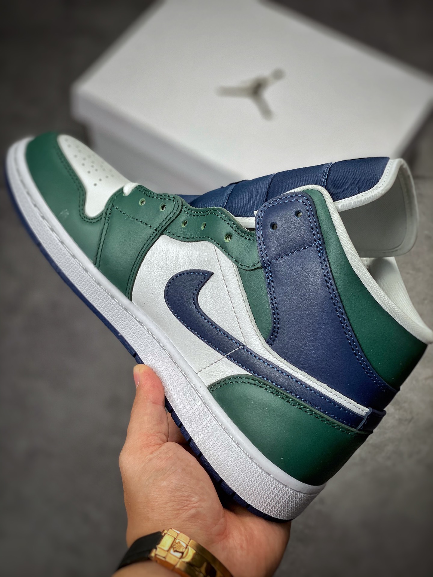 260 原装裸鞋级 市面最高工艺产物 Air Jordan 1 Mid 纯原系列 DZ5326-300