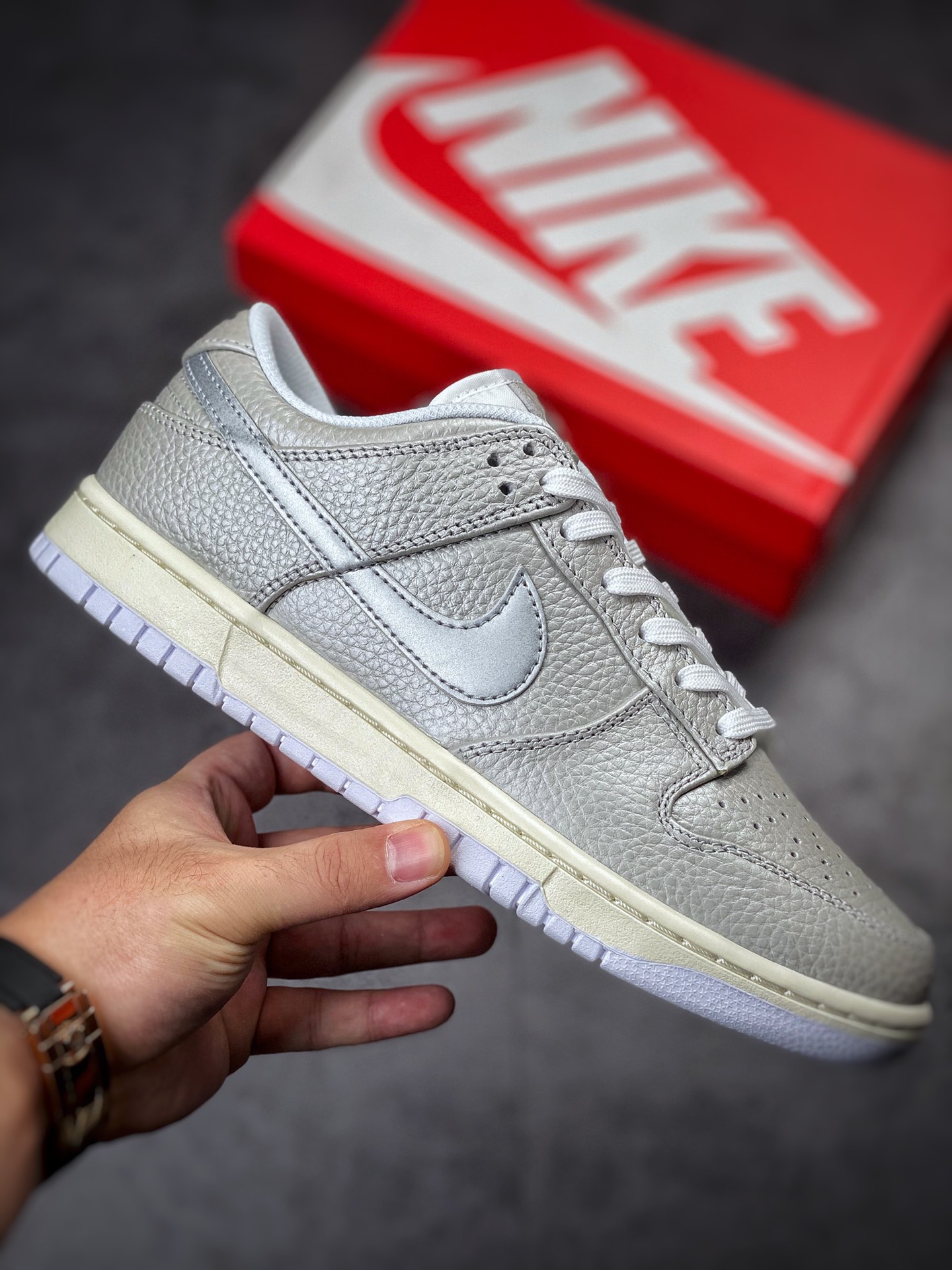 280 Nike SB Dunk Low "Metallic Silver" 金属银 DX3197-095