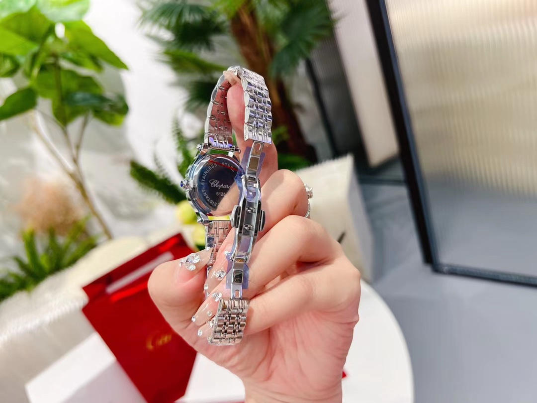 Chopin-Chopard Happy Diamond: Popular Women’s Watch with Gold and Diamonds - 图片 4