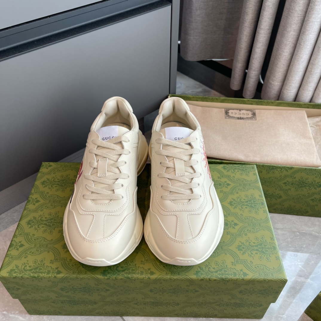 GUCCI sneakers chunky en cuir de veau, blanc cassé, à lacets