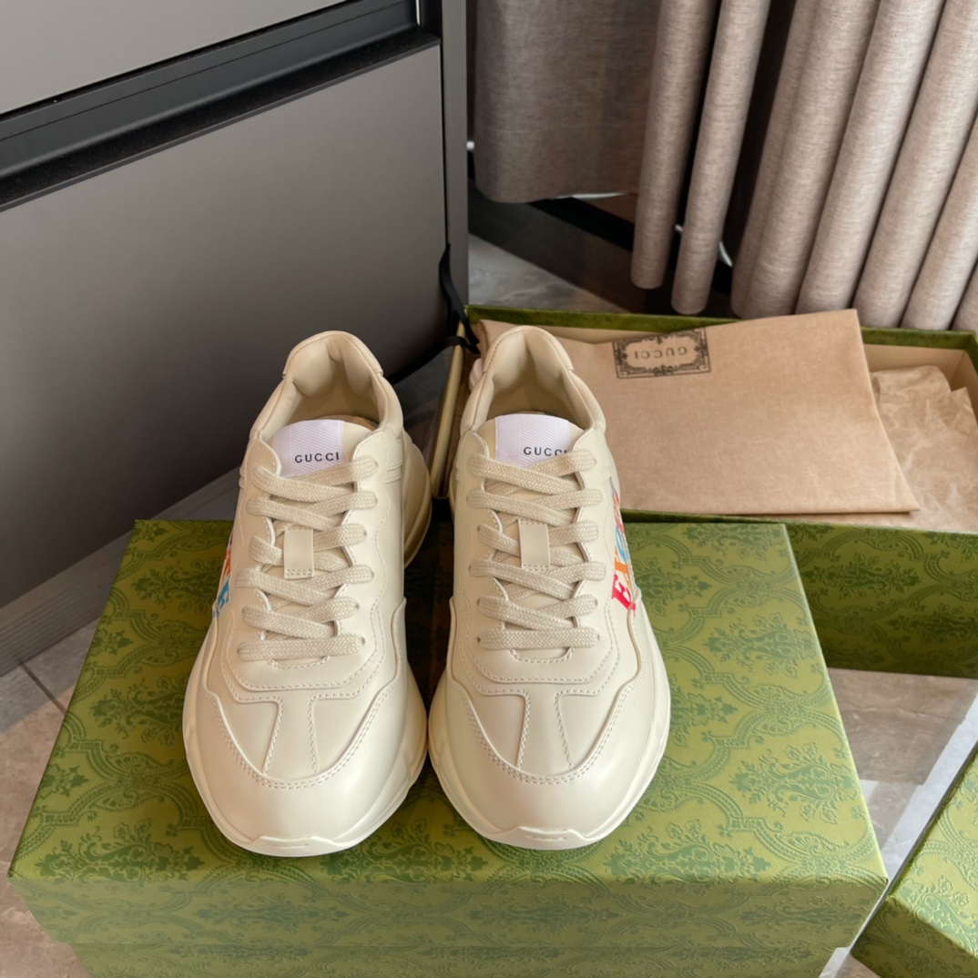 GUCCI sneakers chunky en cuir de veau, imprimé, lacets, basses