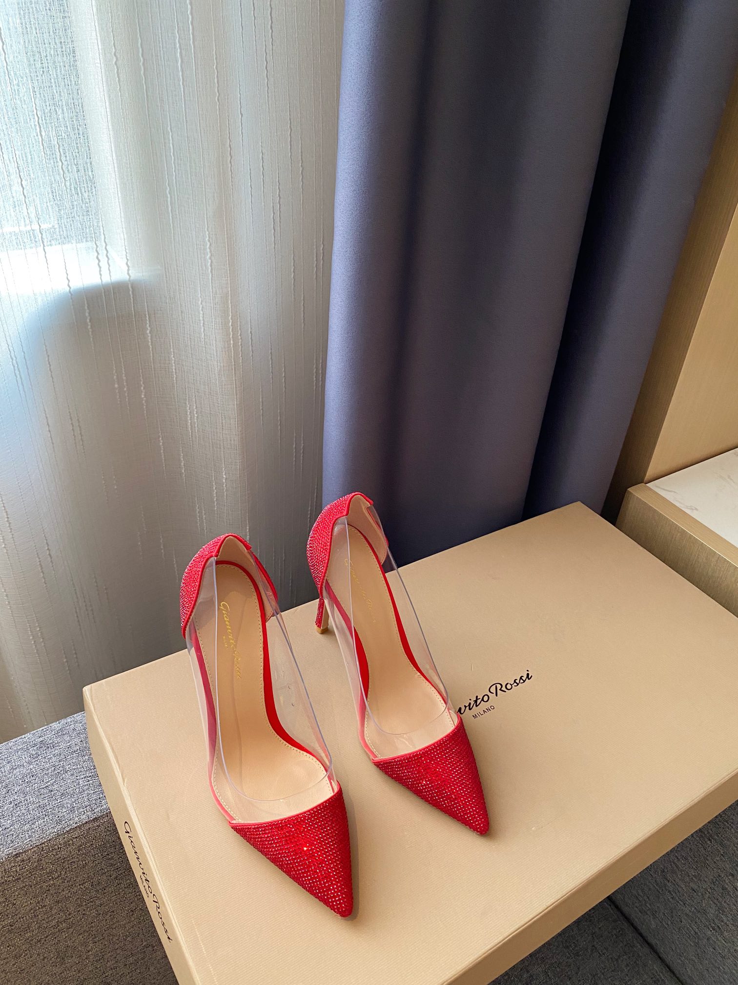 Gianvito Rossi pumps met puntneus, damesleder, upgrade-versie, kant en suède combinatie, Italiaanse leren zool