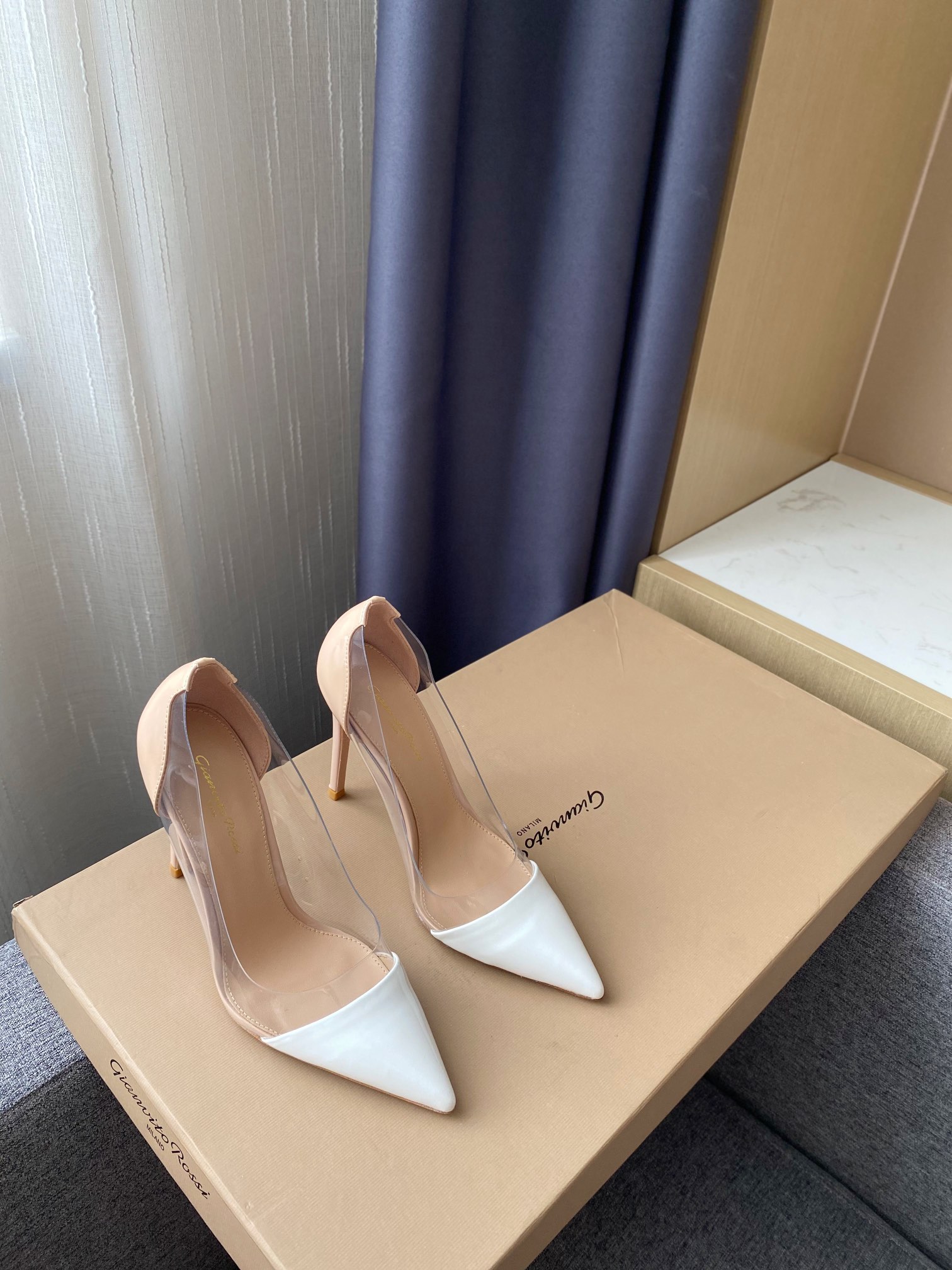 Gianvito Rossi Escarpins à bout pointu, chaussures plates, version améliorée, dentelle et cuir de chèvre, semelle en cuir véritable italien