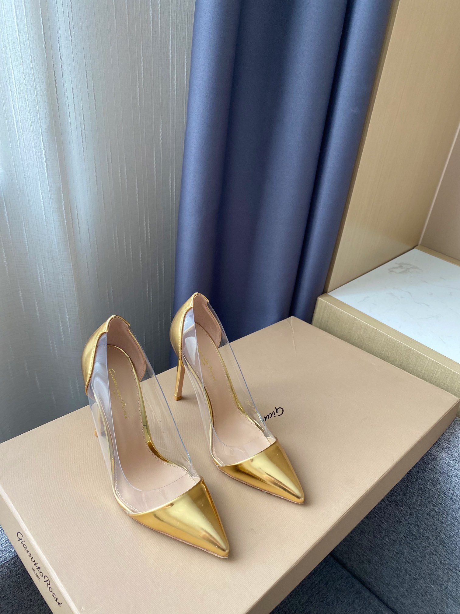 Gianvito Rossi Escarpins à bout pointu, chaussures plates, version améliorée, dentelle et cuir de chèvre, semelle extérieure en cuir véritable italien