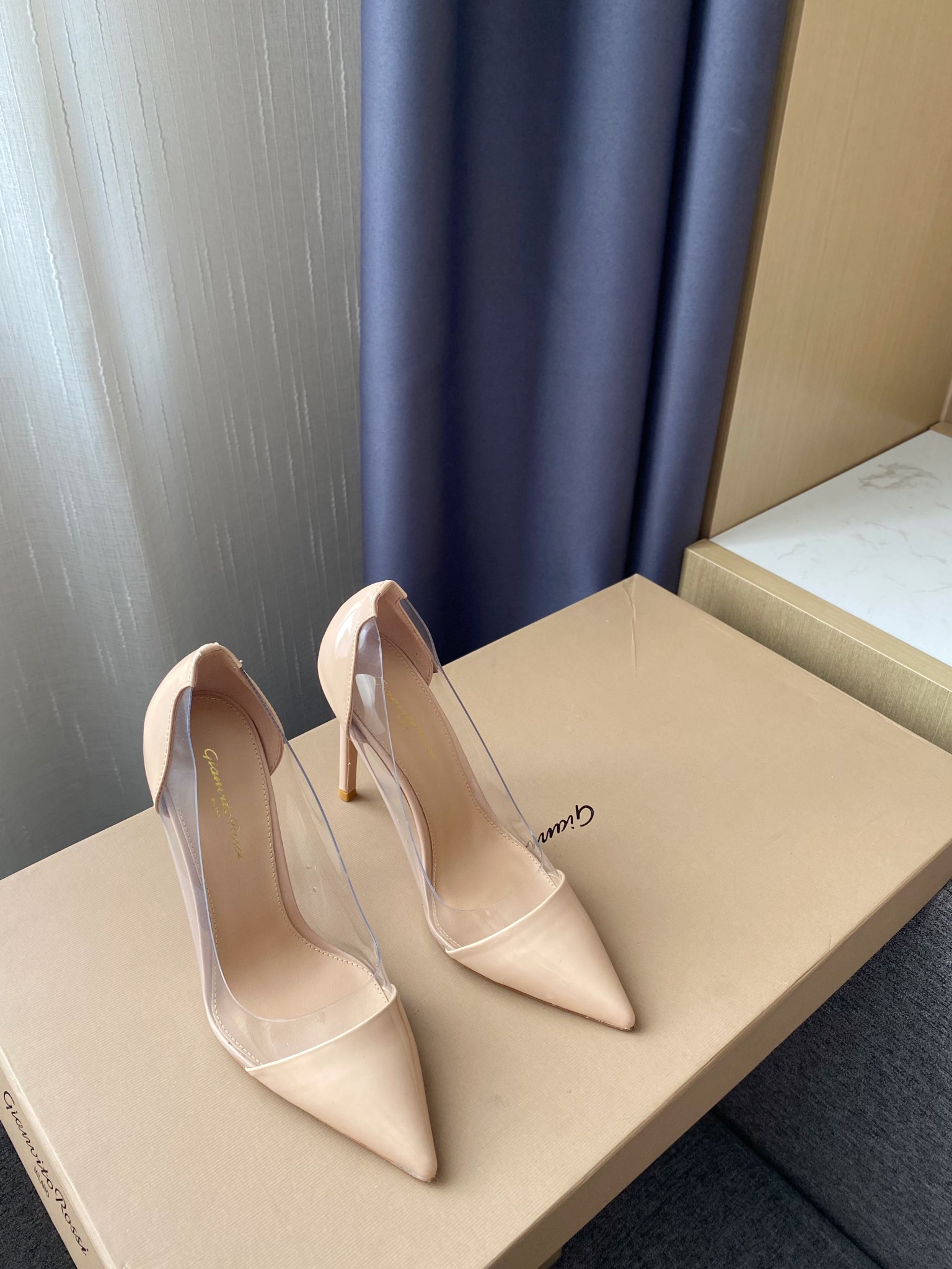 Gianvito Rossi Escarpins à bout pointu, chaussures plates, version améliorée, dentelle et cuir de chèvre, semelle extérieure en cuir véritable italien