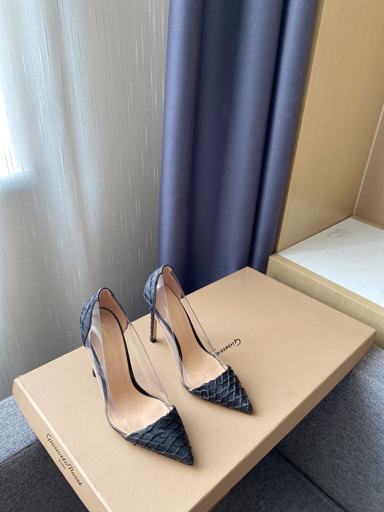 Gianvito Rossi Escarpins à bout pointu, chaussures plates, version améliorée, dentelle et cuir de chèvre, semelle en cuir véritable italien