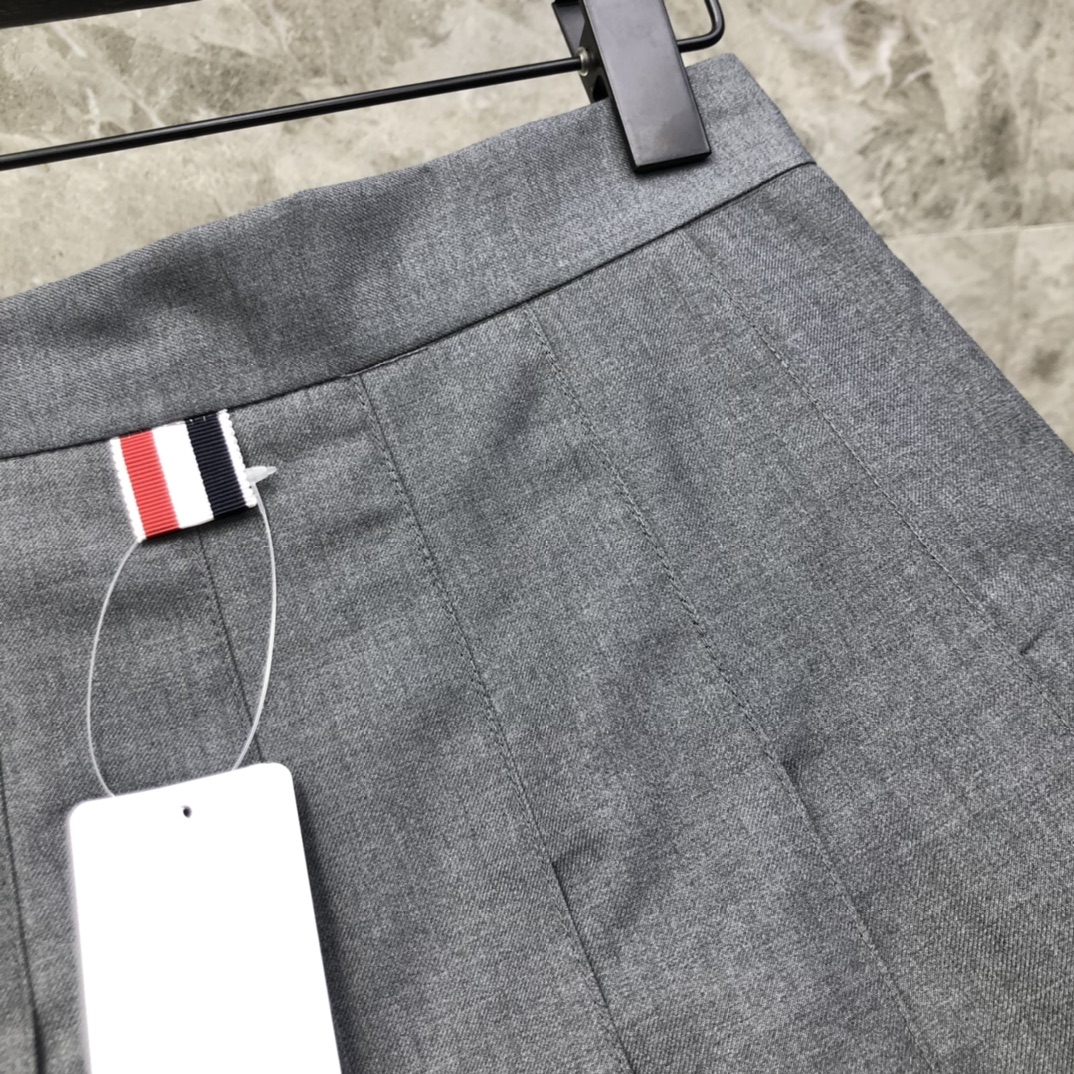 前短后长中长裙  

码数：0-3  颜色：灰、藏青