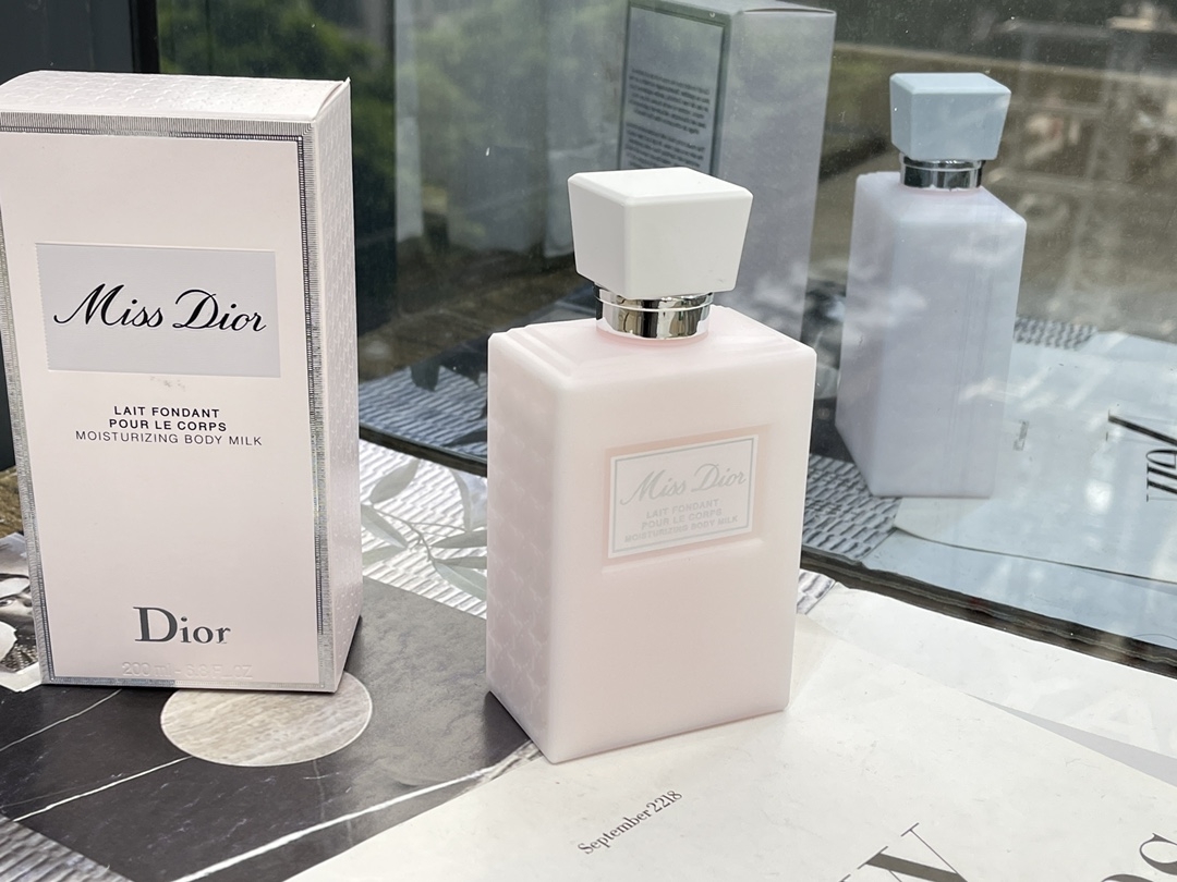 Dior Haute Couture Maison Lifestyle Luxury Home Decor Blanket Bedding 3