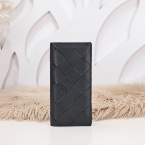 Bottega Veneta Men's Leather Wallet, High-Quality Handcrafted Design 1 Bottega Veneta Men's Leather Wallet, High-Quality Handcrafted Design