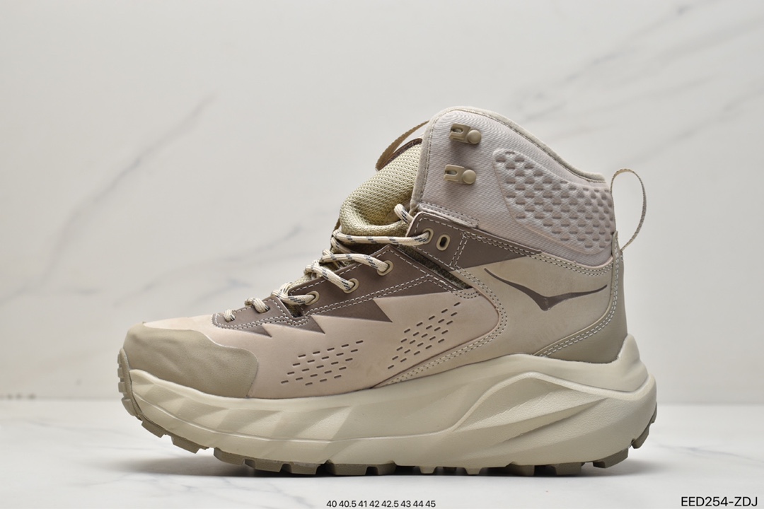 The mountain brand Hoka One One Engineered Garments cooperated to launch a joint project and became very popular 1112030-DOTN