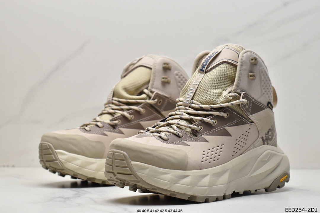 The mountain brand Hoka One One Engineered Garments cooperated to launch a joint project and became very popular 1112030-DOTN