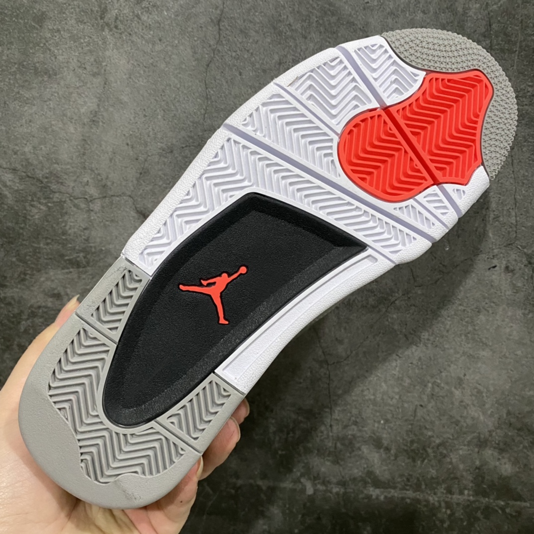 图片[8]-神版 Air Jordan AJ4 Retro \”Infrared\”红外线 DH6927-061 毫无疑问市场中端王者 耗时半年开发巨作 全套原纸板楦头开发 确保原汁原味 完美呈现四代版型 一比一鞋头弧度高度鞋身弧度 有一说一不吹不捧 实打实文案品质‼️ 此版本只针对中端市场 皮料材质有所更替 其他数据细节工艺流程均保持一致 绝不口嗨 细节品控鞋型随意秒杀市面3XX 4XX 原厂TPU网格鞋带扣 正确内里网布 菱角分明不变形无多余毛边 柔软性质感一致于原鞋 市场唯一原厂鞋扣模具 背面可见隐藏注塑口 原厂织唛标 原厂飞人电绣工艺 尾指中部跳三针 独家绑鞋带手法 印刷中底布 四线拉帮 米色美纹纸贴合固定 进口港宝加持 后跟自然饱满 全鞋荧光划线卡点 追求极致完美 每一双都是工艺品 多重QC质检 超越公司货的品控标准 实实在在的免检产品 尺码：40 40.5 41 42 42.5 43 44 44.5 45 46 47.5 48.5-选品中心