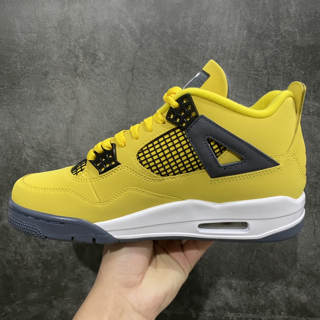 图片[2]-神版 Air Jordan AJ4 Retro 黑黄电母 货号：CT8527-700 毫无疑问市场中端王者 耗时半年开发巨作 全套原纸板楦头开发 确保原汁原味 完美呈现四代版型 一比一鞋头弧度高度鞋身弧度 有一说一不吹不捧 实打实文案品质‼️ 此版本只针对中端市场 皮料材质有所更替 其他数据细节工艺流程均保持一致 绝不口嗨 细节品控鞋型随意秒杀市面3XX 4XX 原厂TPU网格鞋带扣 正确内里网布 菱角分明不变形无多余毛边 柔软性质感一致于原鞋 市场唯一原厂鞋扣模具 背面可见隐藏注塑口 原厂织唛标 原厂飞人电绣工艺 尾指中部跳三针 独家绑鞋带手法 印刷中底布 四线拉帮 米色美纹纸贴合固定 进口港宝加持 后跟自然饱满 全鞋荧光划线卡点 追求极致完美 每一双都是工艺品 多重QC质检 超越公司货的品控标准 实实在在的免检产品 尺码：40 40.5 41 42 42.5 43 44 44.5 45 46 47.5 48.5-选品中心