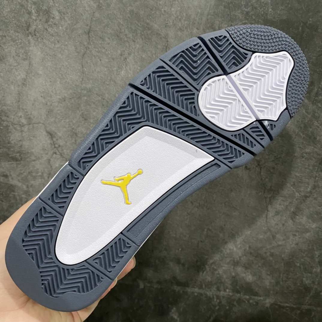 图片[9]-神版 Air Jordan AJ4 Retro 黑黄电母 货号：CT8527-700 毫无疑问市场中端王者 耗时半年开发巨作 全套原纸板楦头开发 确保原汁原味 完美呈现四代版型 一比一鞋头弧度高度鞋身弧度 有一说一不吹不捧 实打实文案品质‼️ 此版本只针对中端市场 皮料材质有所更替 其他数据细节工艺流程均保持一致 绝不口嗨 细节品控鞋型随意秒杀市面3XX 4XX 原厂TPU网格鞋带扣 正确内里网布 菱角分明不变形无多余毛边 柔软性质感一致于原鞋 市场唯一原厂鞋扣模具 背面可见隐藏注塑口 原厂织唛标 原厂飞人电绣工艺 尾指中部跳三针 独家绑鞋带手法 印刷中底布 四线拉帮 米色美纹纸贴合固定 进口港宝加持 后跟自然饱满 全鞋荧光划线卡点 追求极致完美 每一双都是工艺品 多重QC质检 超越公司货的品控标准 实实在在的免检产品 尺码：40 40.5 41 42 42.5 43 44 44.5 45 46 47.5 48.5-选品中心