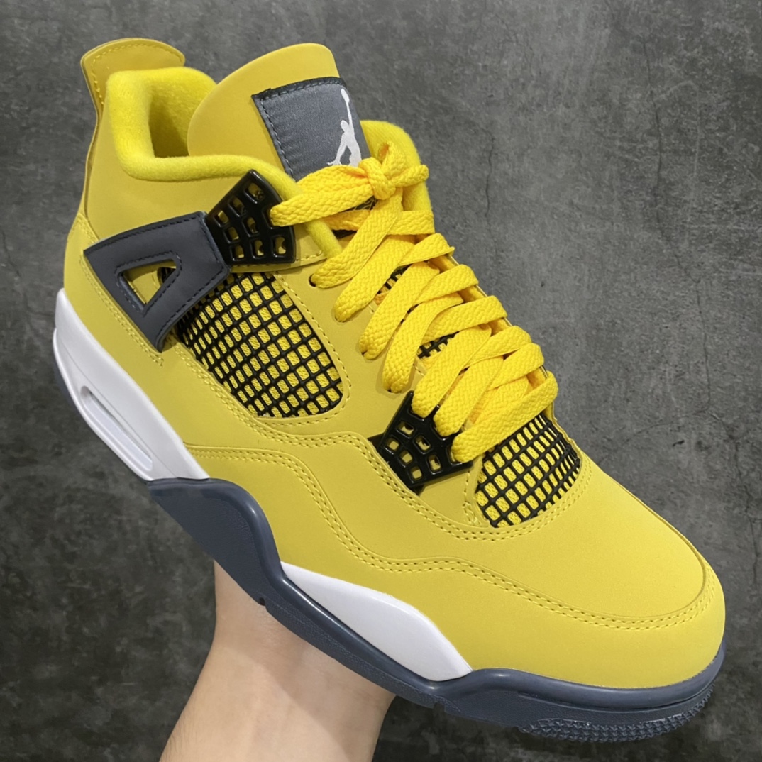 图片[3]-神版 Air Jordan AJ4 Retro 黑黄电母 货号：CT8527-700 毫无疑问市场中端王者 耗时半年开发巨作 全套原纸板楦头开发 确保原汁原味 完美呈现四代版型 一比一鞋头弧度高度鞋身弧度 有一说一不吹不捧 实打实文案品质‼️ 此版本只针对中端市场 皮料材质有所更替 其他数据细节工艺流程均保持一致 绝不口嗨 细节品控鞋型随意秒杀市面3XX 4XX 原厂TPU网格鞋带扣 正确内里网布 菱角分明不变形无多余毛边 柔软性质感一致于原鞋 市场唯一原厂鞋扣模具 背面可见隐藏注塑口 原厂织唛标 原厂飞人电绣工艺 尾指中部跳三针 独家绑鞋带手法 印刷中底布 四线拉帮 米色美纹纸贴合固定 进口港宝加持 后跟自然饱满 全鞋荧光划线卡点 追求极致完美 每一双都是工艺品 多重QC质检 超越公司货的品控标准 实实在在的免检产品 尺码：40 40.5 41 42 42.5 43 44 44.5 45 46 47.5 48.5-选品中心