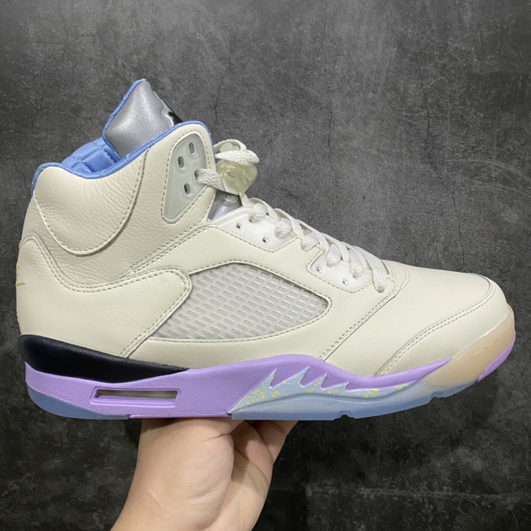 莞顶纯原 DJ Khaled x Air Jordan AJ5 We The Best “Crimson Bliss” 联名白紫 货号:DV4982-175 每双鞋面均采用皮革鞋面、色彩鲜明的对比色、“We The Best”和“Nike Air”Logo鞋后跟、绗缝内衬,鞋舌内侧带有“Keep”和“Going”标签,最后以半透明外底完成设计,特别是右鞋脚下印有“We The Best”字样。 尺码:40.5 41 42 42.5 43 44 44.5 45 46 47.5-选品中心