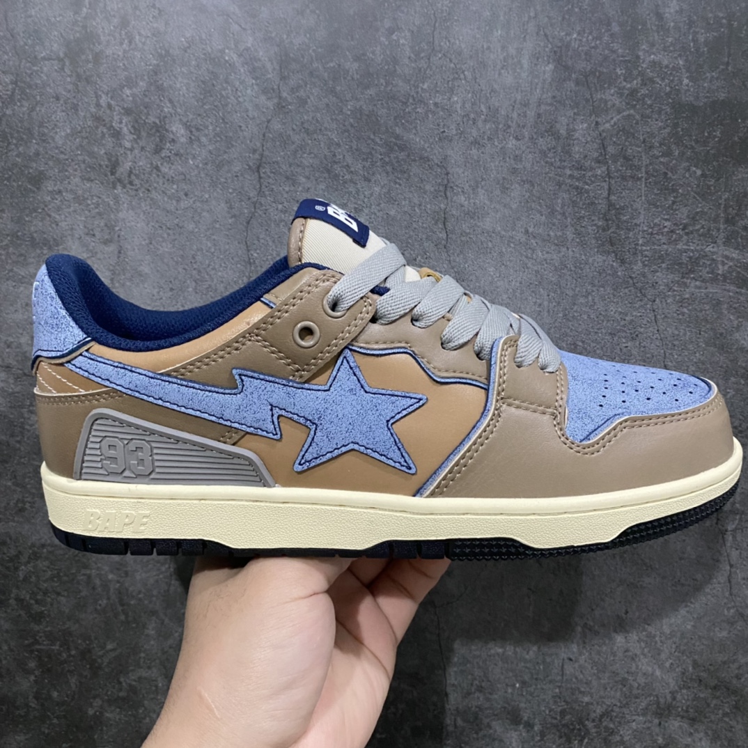 C版纯原A Bathing Ape BAPE SK8 Sta Low 日本里原宿潮流品牌 安逸猿 SK8系列低帮休闲运动滑板板鞋 经典绿 鞋款整体设计以滑板鞋设定的 BAPE SK8 STA 鞋侧「STA」徽标起点睛之效 鞋面不同区域以鲜明轮廓划分 选用高质感面料呈现 柔软绒面麂皮搭载橡胶鞋底。鞋跟处以「93」数字象征品牌创立年份 后跟位置绣上「BAPE」签名式字样 令设计更为完整 尺码:36 36.5 37 38 38.5 39 40 40.5 41 42 42.5 43 44 44.5 45-选品中心