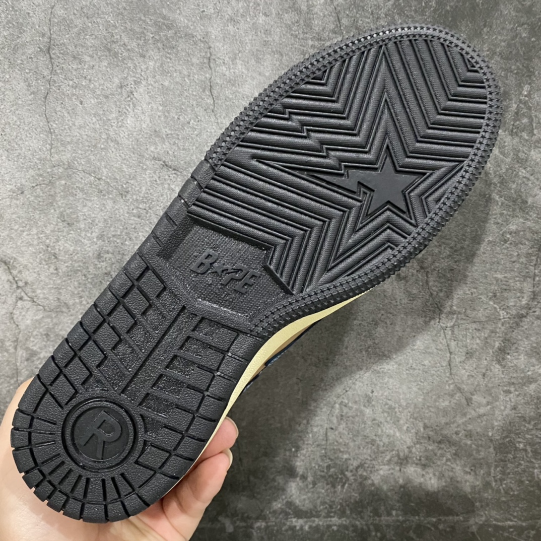 图片[9]-C版纯原A Bathing Ape BAPE SK8 Sta Low 日本里原宿潮流品牌 安逸猿 SK8系列低帮休闲运动滑板板鞋 经典绿 鞋款整体设计以滑板鞋设定的 BAPE SK8 STA 鞋侧「STA」徽标起点睛之效 鞋面不同区域以鲜明轮廓划分 选用高质感面料呈现 柔软绒面麂皮搭载橡胶鞋底。鞋跟处以「93」数字象征品牌创立年份 后跟位置绣上「BAPE」签名式字样 令设计更为完整 尺码：36 36.5 37 38 38.5 39 40 40.5 41 42 42.5 43 44 44.5 45-选品中心