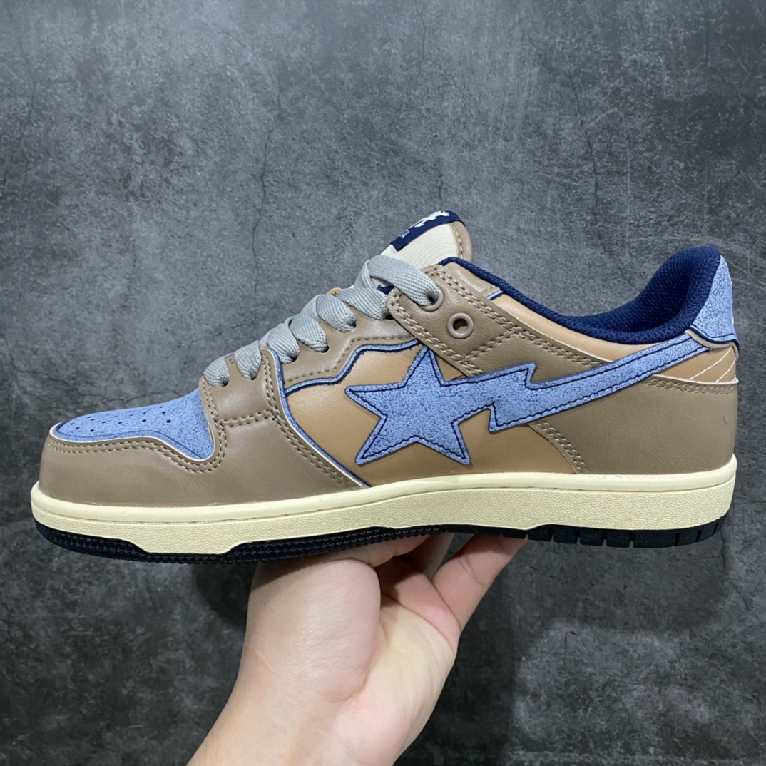 图片[2]-C版纯原A Bathing Ape BAPE SK8 Sta Low 日本里原宿潮流品牌 安逸猿 SK8系列低帮休闲运动滑板板鞋 经典绿 鞋款整体设计以滑板鞋设定的 BAPE SK8 STA 鞋侧「STA」徽标起点睛之效 鞋面不同区域以鲜明轮廓划分 选用高质感面料呈现 柔软绒面麂皮搭载橡胶鞋底。鞋跟处以「93」数字象征品牌创立年份 后跟位置绣上「BAPE」签名式字样 令设计更为完整 尺码：36 36.5 37 38 38.5 39 40 40.5 41 42 42.5 43 44 44.5 45-选品中心