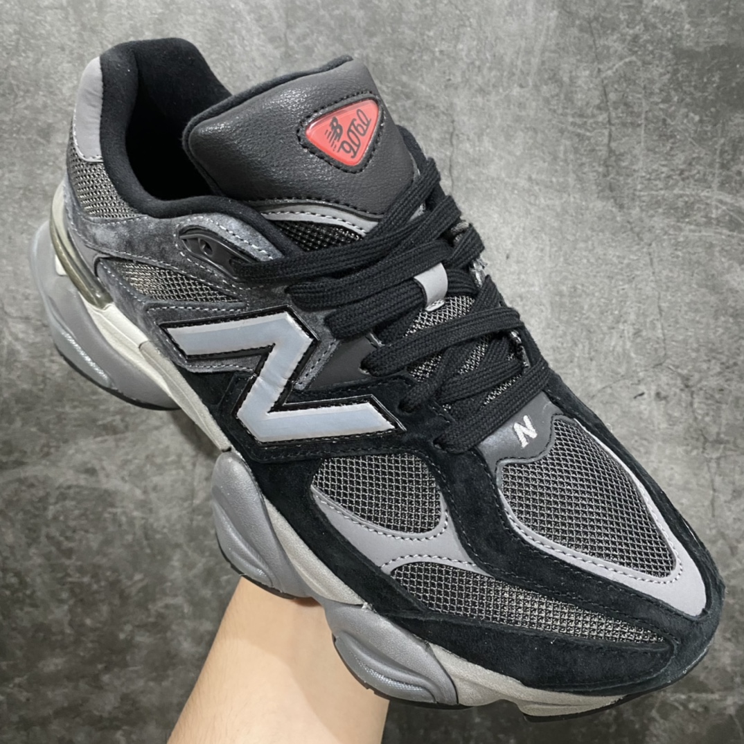 Pure original New Balance NB9060 retro sneakers have brought a new shoe type