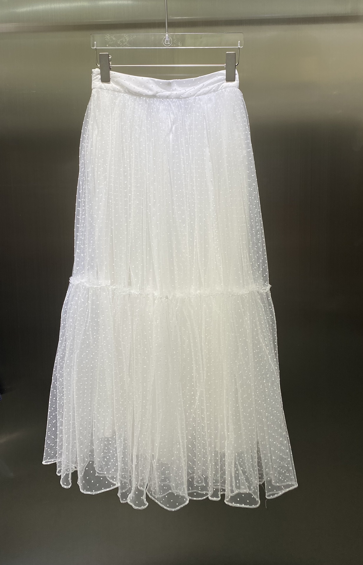 NO:696897,Dior/Dior's new style for early spring, embroidered polka-dot pleated gauze skirt, light and transparent gauze, as thin as cicada's wings, vaguely revealing charming long legs, has a hazy beauty, the length is just exposed to the ankle, making it look tall and elegant, a must-have for celebrities, two colors and three sizes, 36 38 40,, dior, dior, skirts,19860909Dior/迪奥 早春新款 打揽刺绣波点百褶纱裙 轻透纱质 薄如蝉翼 隐约露出迷人的大长腿 有一种朦胧的美 长度刚好露出脚踝 显得又高挑又有气质 名媛必备款 两色三码 36 38 40,,dior,dior,skirts,,Women's clothing